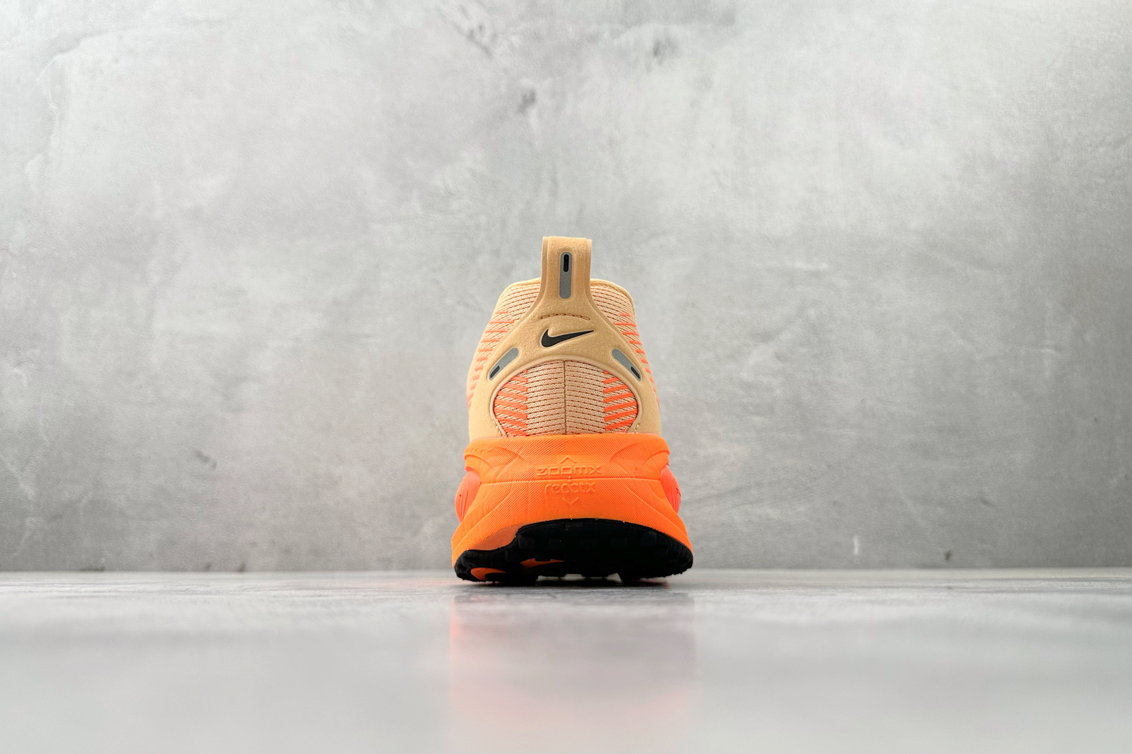 190 全套数据私模 Nike Vomero 18 橙色 HM6803-700