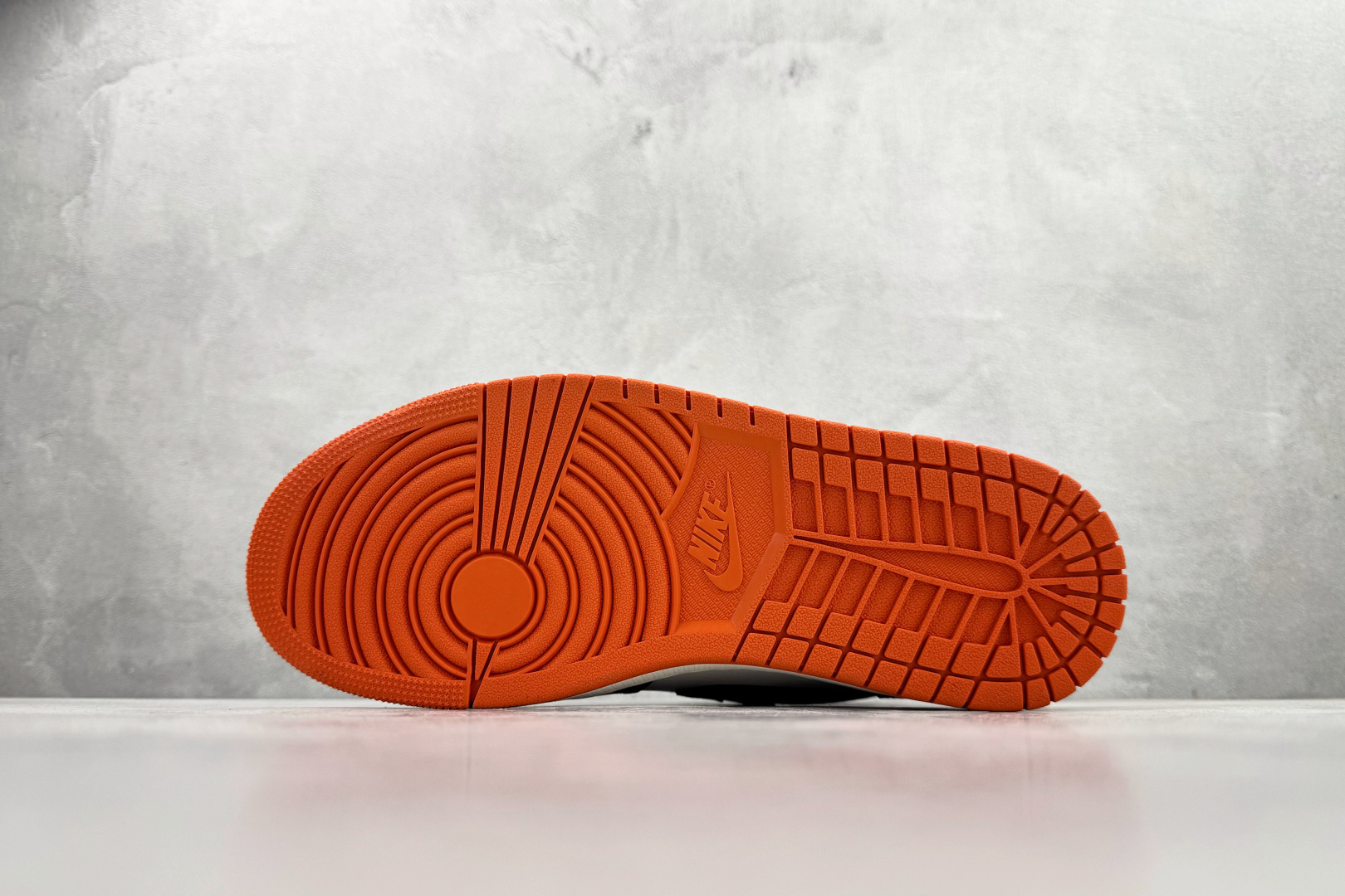 230 Jordan Air Jordan 1 High 白黑橙 DZ5485-008