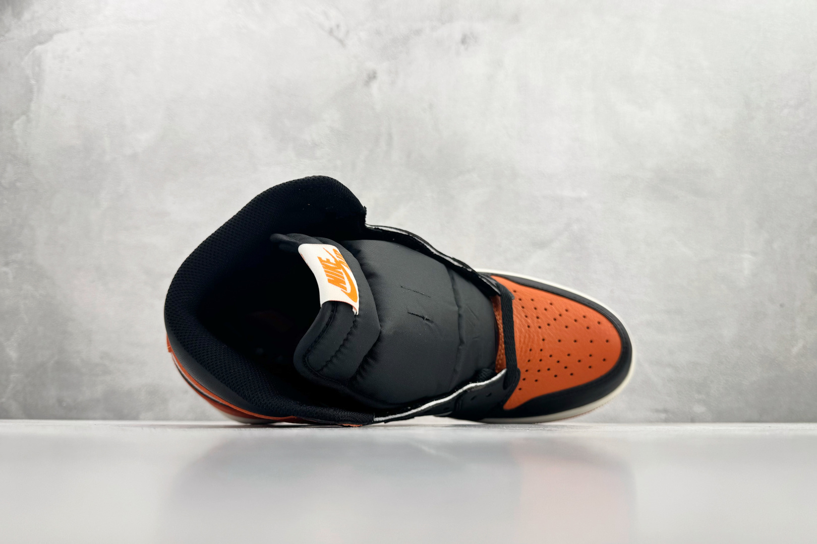 230 Jordan Air Jordan 1 High 白黑橙 DZ5485-008