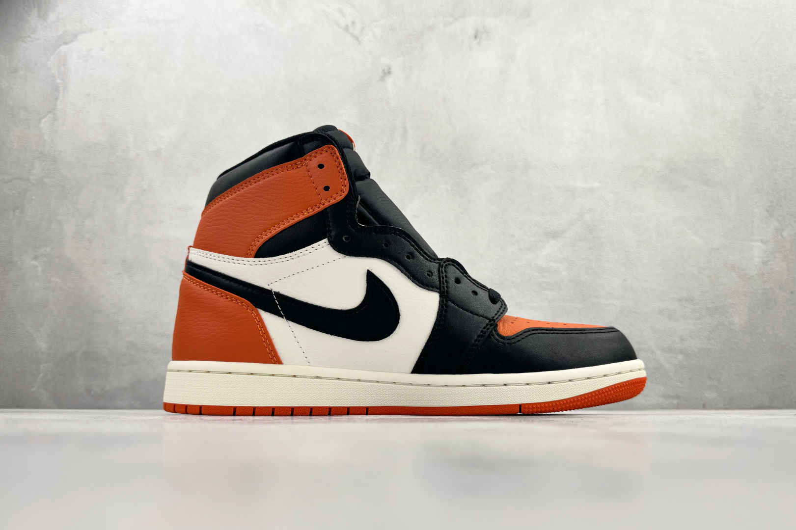 230 Jordan Air Jordan 1 High 白黑橙 DZ5485-008