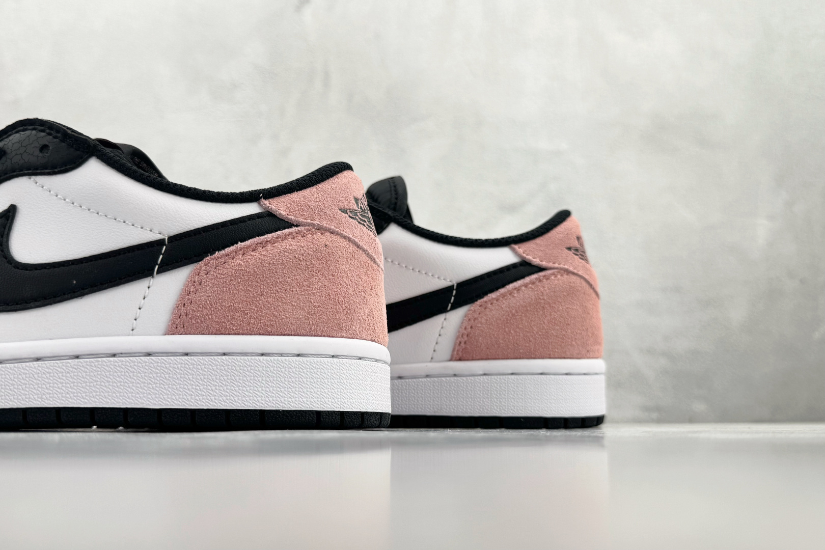 210 Jordan Air Jordan 1 retro low 黑粉色 CZ0790-061