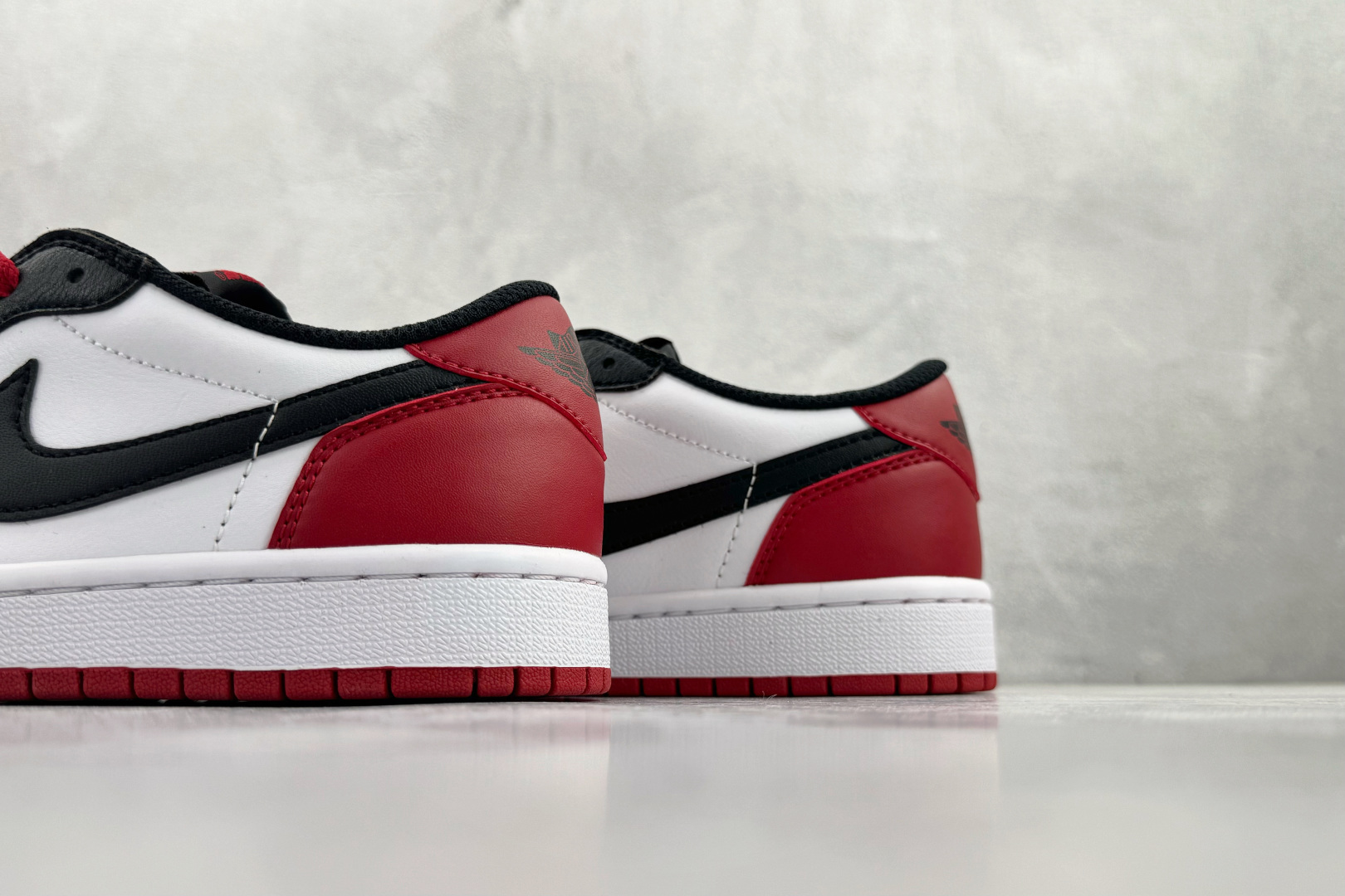 210 Jordan Air Jordan 1 retro low 红黑 CZ0858-106