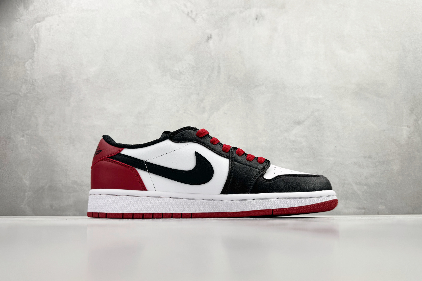 210 Jordan Air Jordan 1 retro low 红黑 CZ0858-106