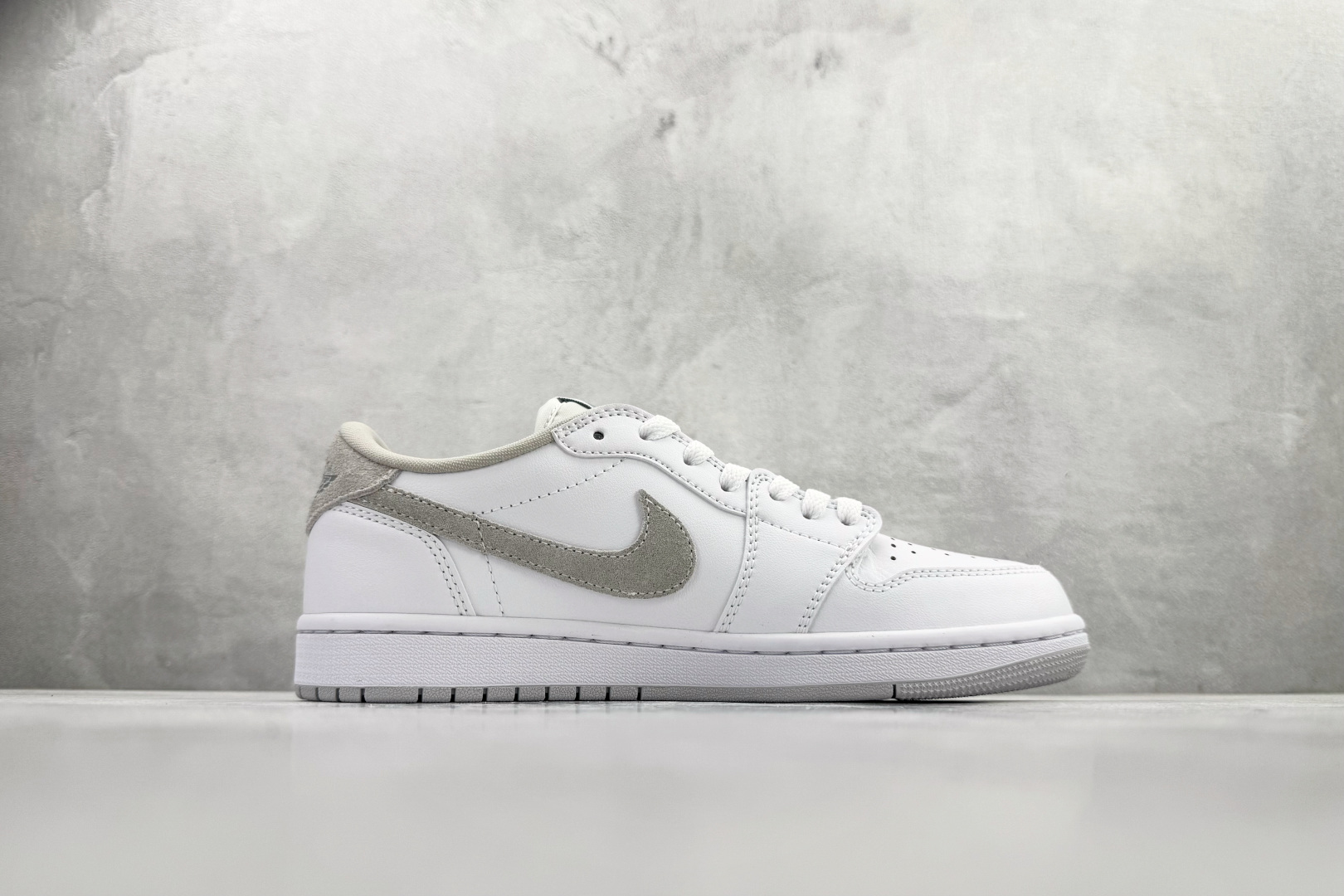 210 Jordan Air Jordan 1 retro low 灰白 CZ0790-100
