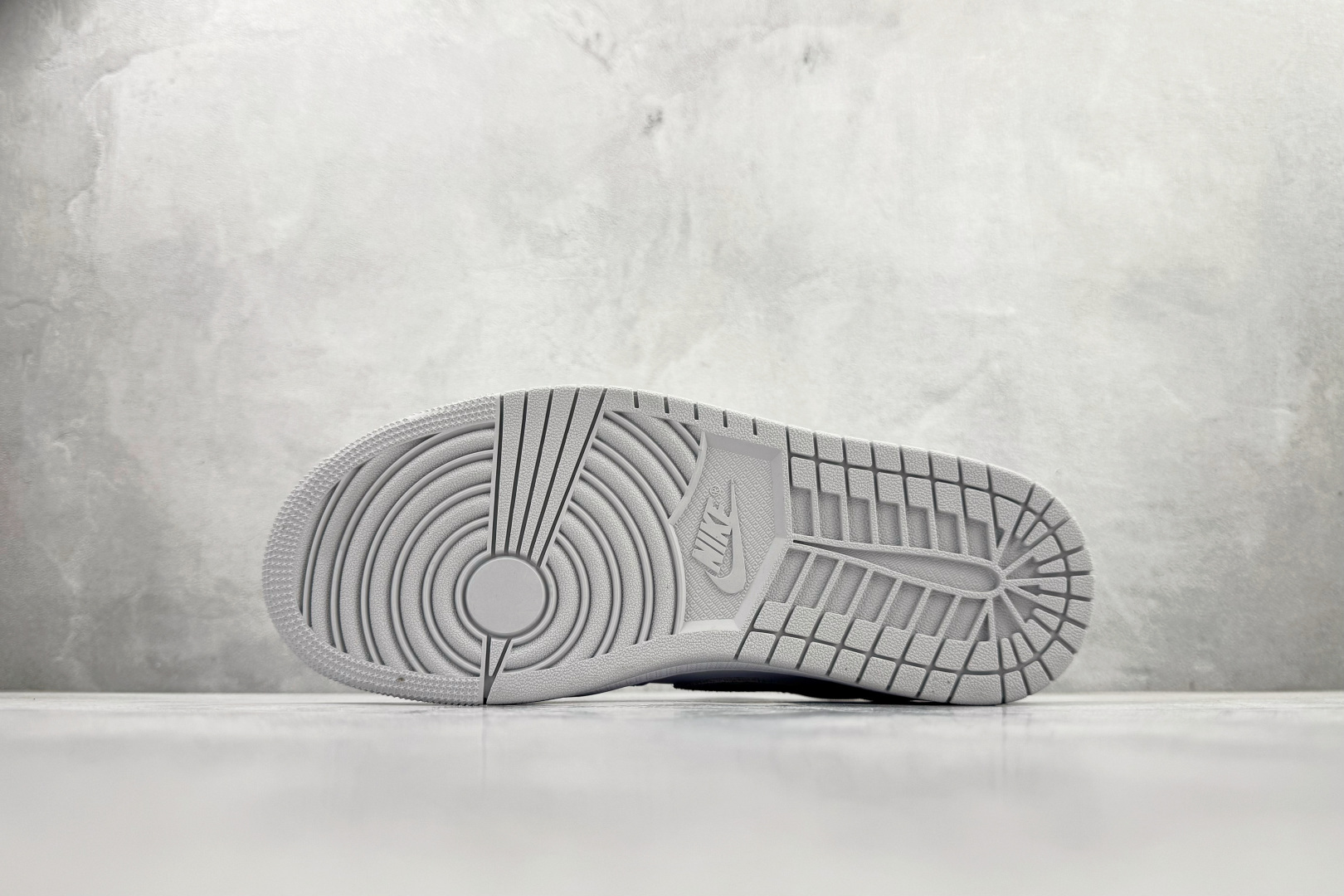 210 Jordan Air Jordan 1 retro low 灰白 CZ0790-100