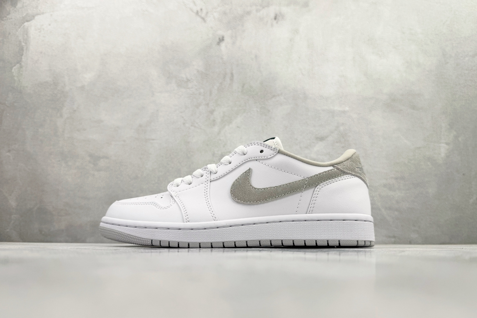 210 Jordan Air Jordan 1 retro low 灰白 CZ0790-100