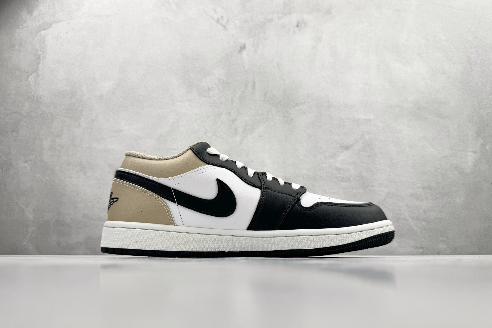 210 Jordan Air Jordan 1 low 白黑 553558-153