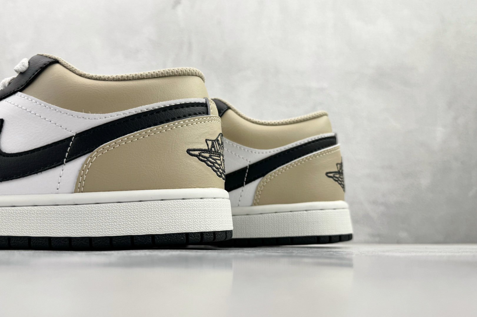 210 Jordan Air Jordan 1 low 白黑 553558-153