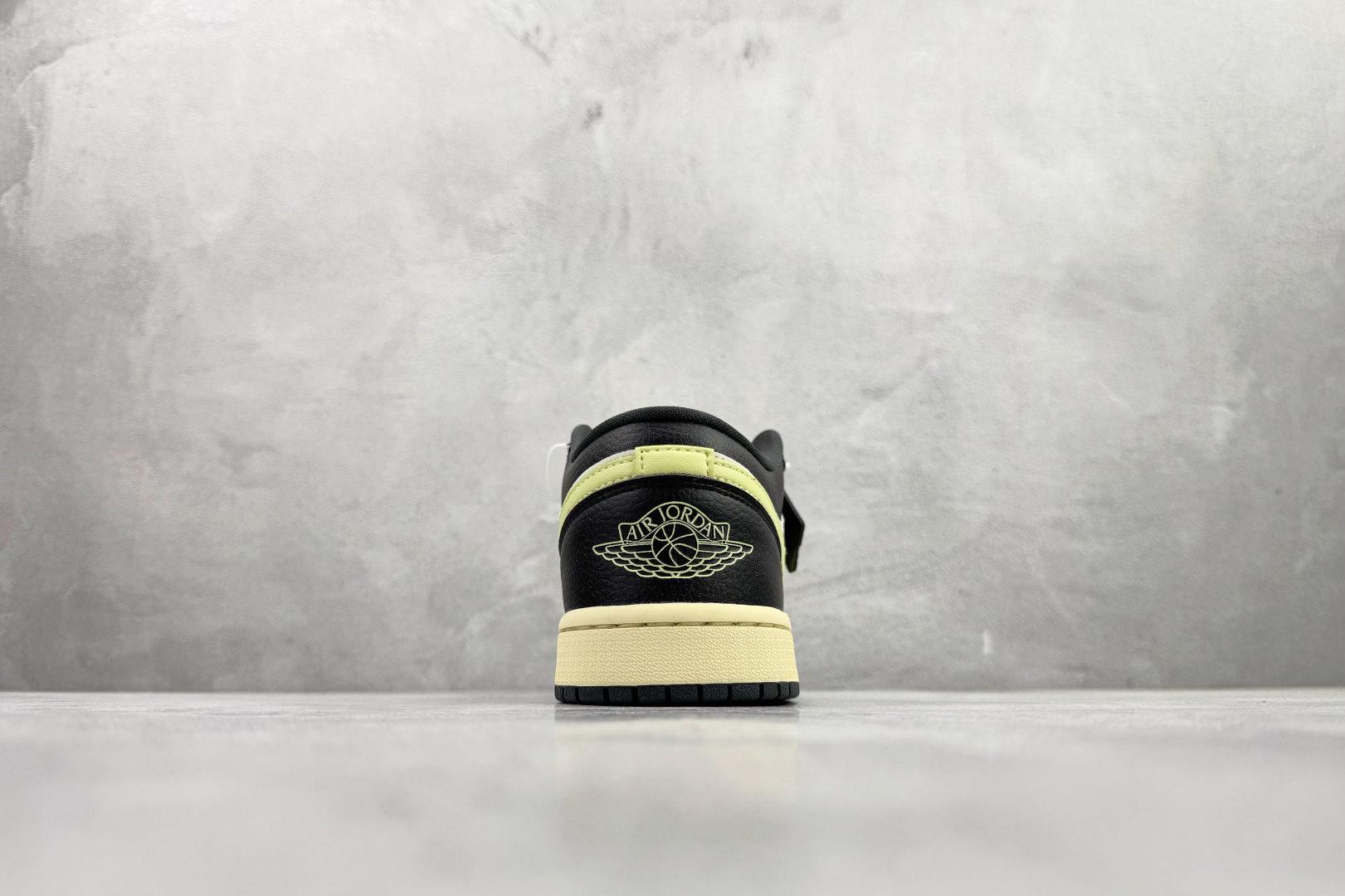 210 Jordan Air Jordan 1 low SE 黑白 HQ3009-003
