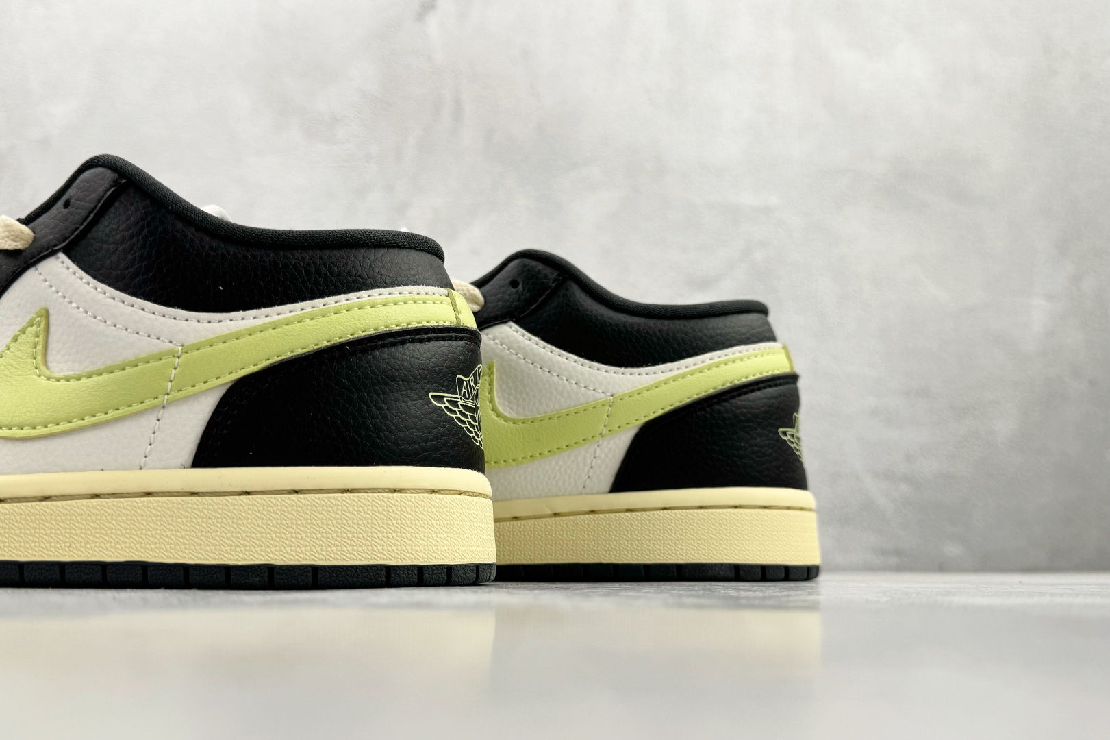 210 Jordan Air Jordan 1 low SE 黑白 HQ3009-003