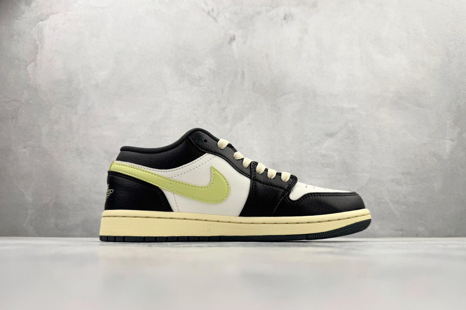 210 Jordan Air Jordan 1 low SE 黑白 HQ3009-003