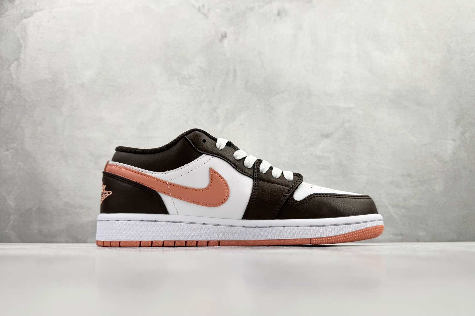 210 Jordan Air Jordan 1 low 黑白粉 DC0774-182