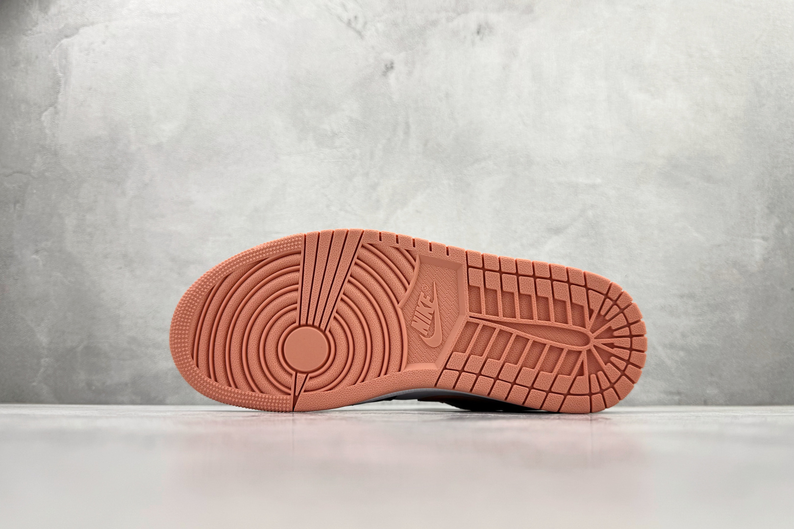 210 Jordan Air Jordan 1 low 黑白粉 DC0774-182