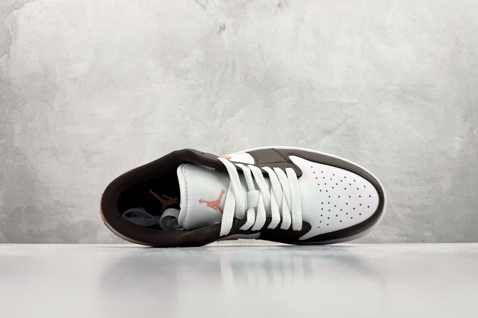 210 Jordan Air Jordan 1 low 黑白粉 DC0774-182