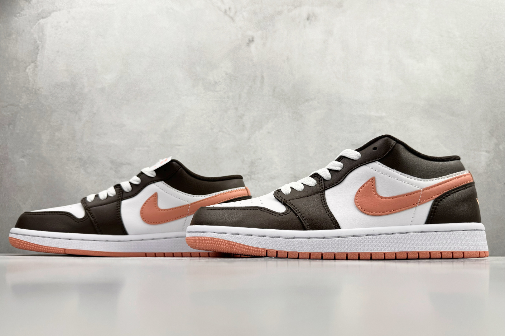 210 Jordan Air Jordan 1 low 黑白粉 DC0774-182