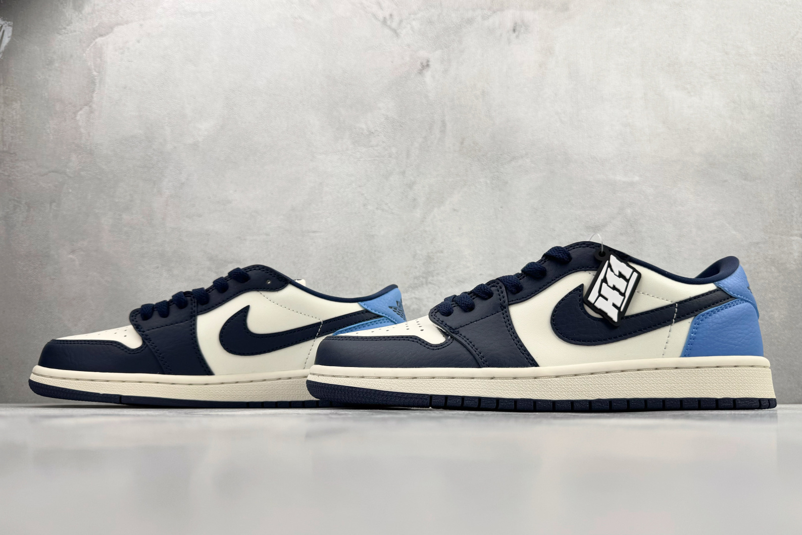 210 Jordan Air Jordan 1 retro low 黑白蓝 CZ0790-400