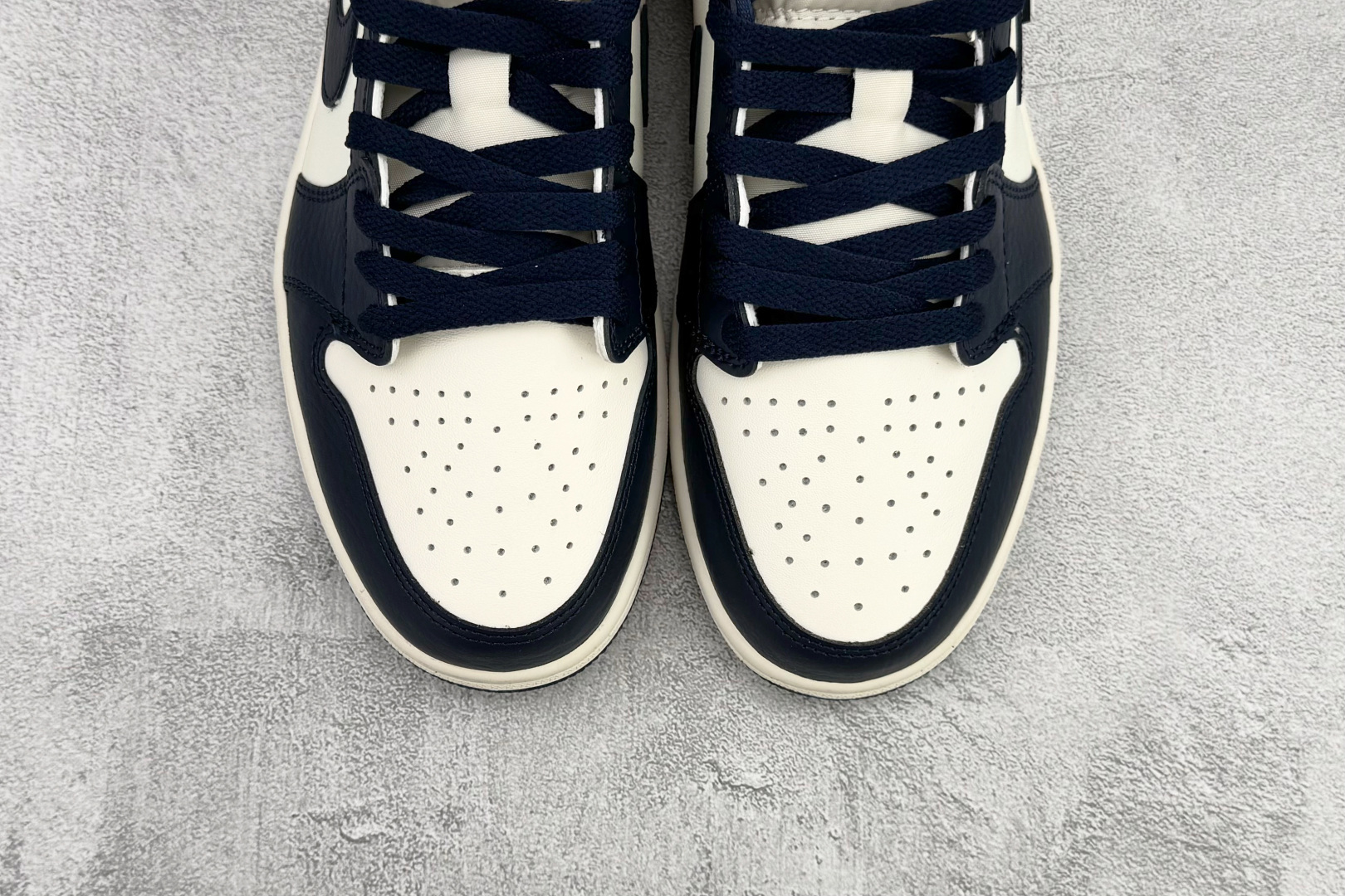 210 Jordan Air Jordan 1 retro low 黑白蓝 CZ0790-400