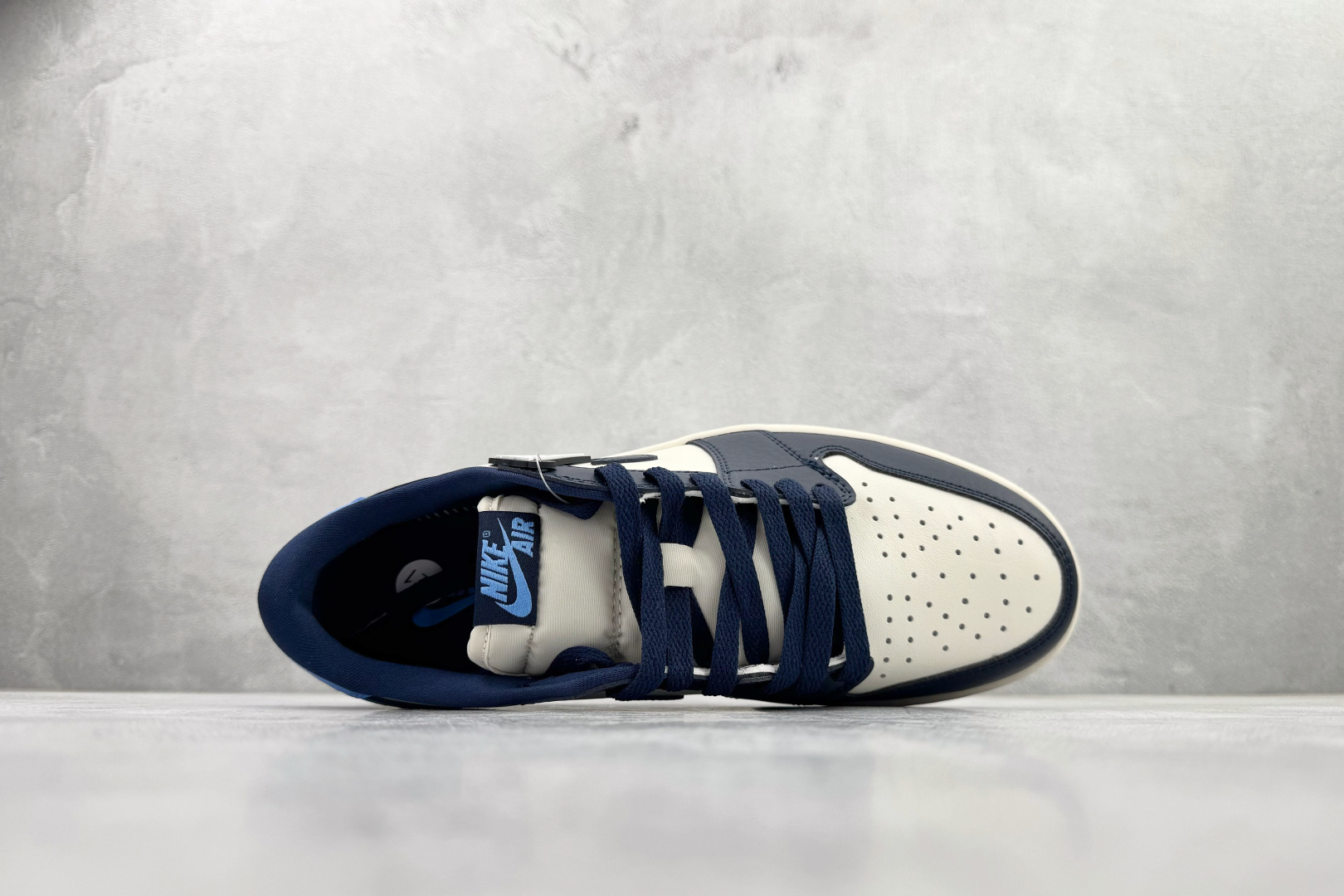 210 Jordan Air Jordan 1 retro low 黑白蓝 CZ0790-400