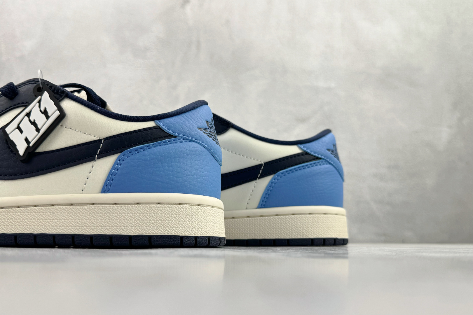 210 Jordan Air Jordan 1 retro low 黑白蓝 CZ0790-400