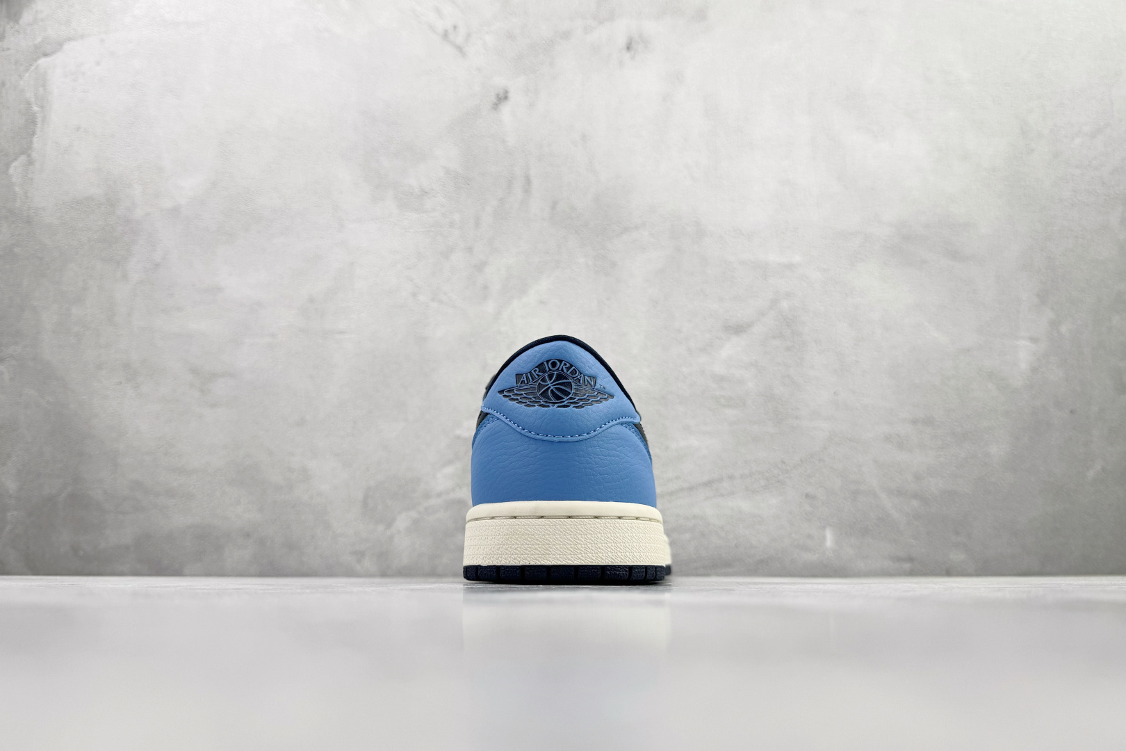 210 Jordan Air Jordan 1 retro low 黑白蓝 CZ0790-400