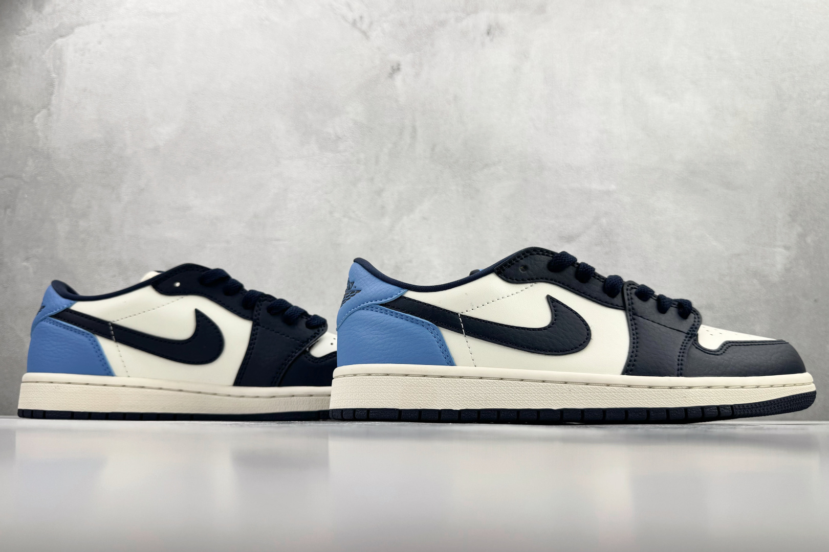 210 Jordan Air Jordan 1 retro low 黑白蓝 CZ0790-400