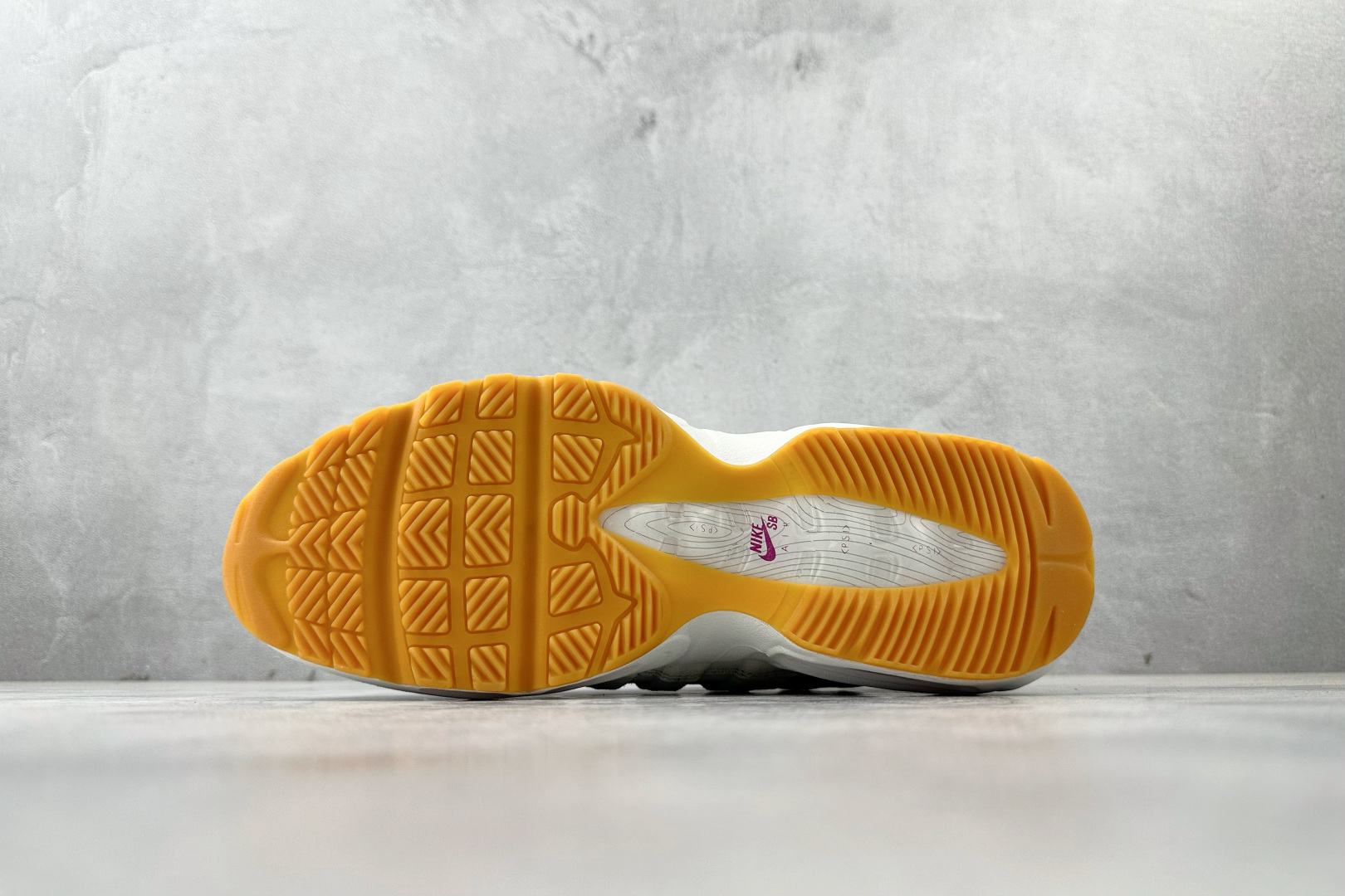 380 顶级纯原 完美复刻 Nike SB x Nike Air Max 95 “Summit White/PhotDust”浅灰色 HF7545-100