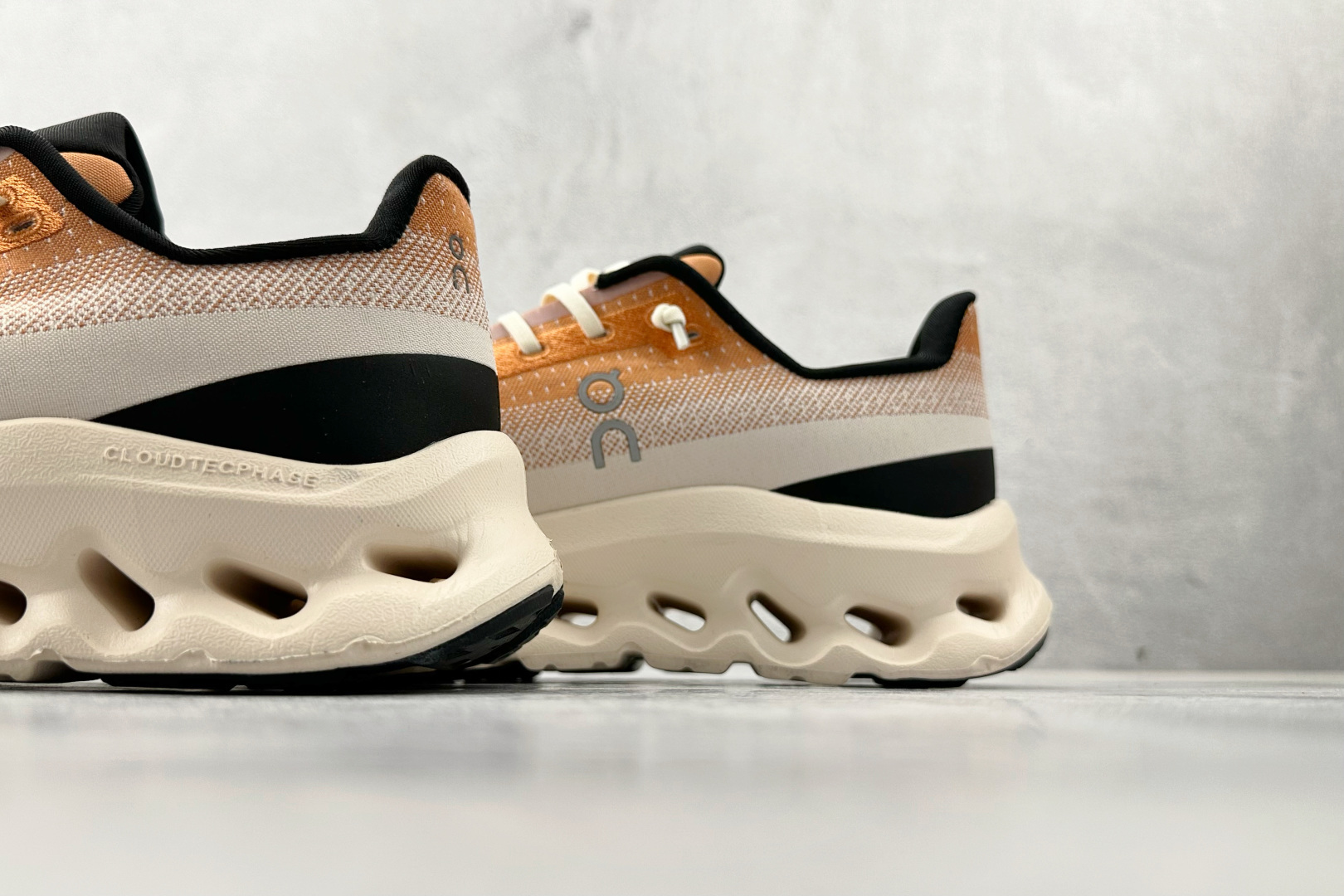 180 On昂跑 Cloudtilt 杏仁色 3WF30834527