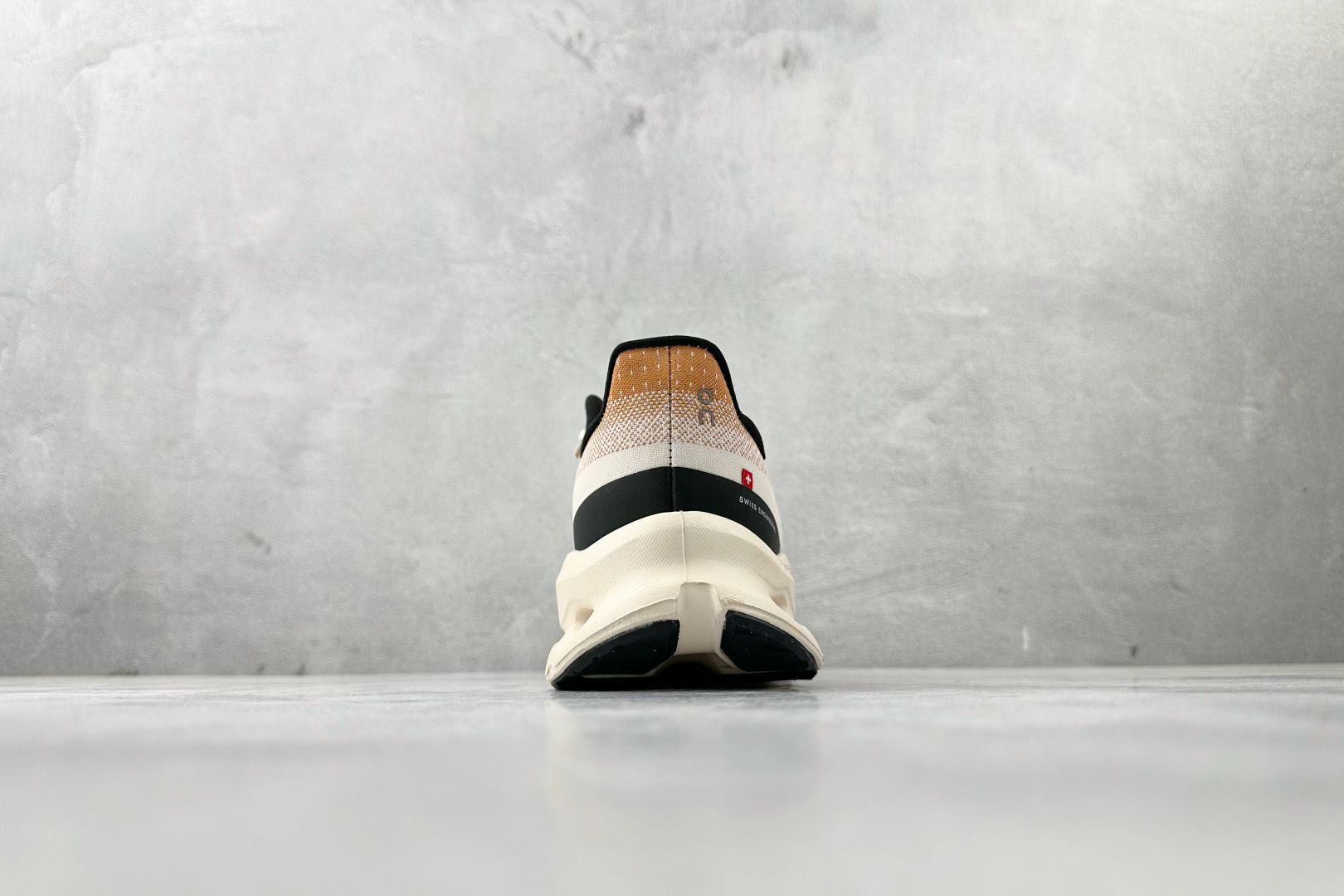 180 On昂跑 Cloudtilt 杏仁色 3WF30834527