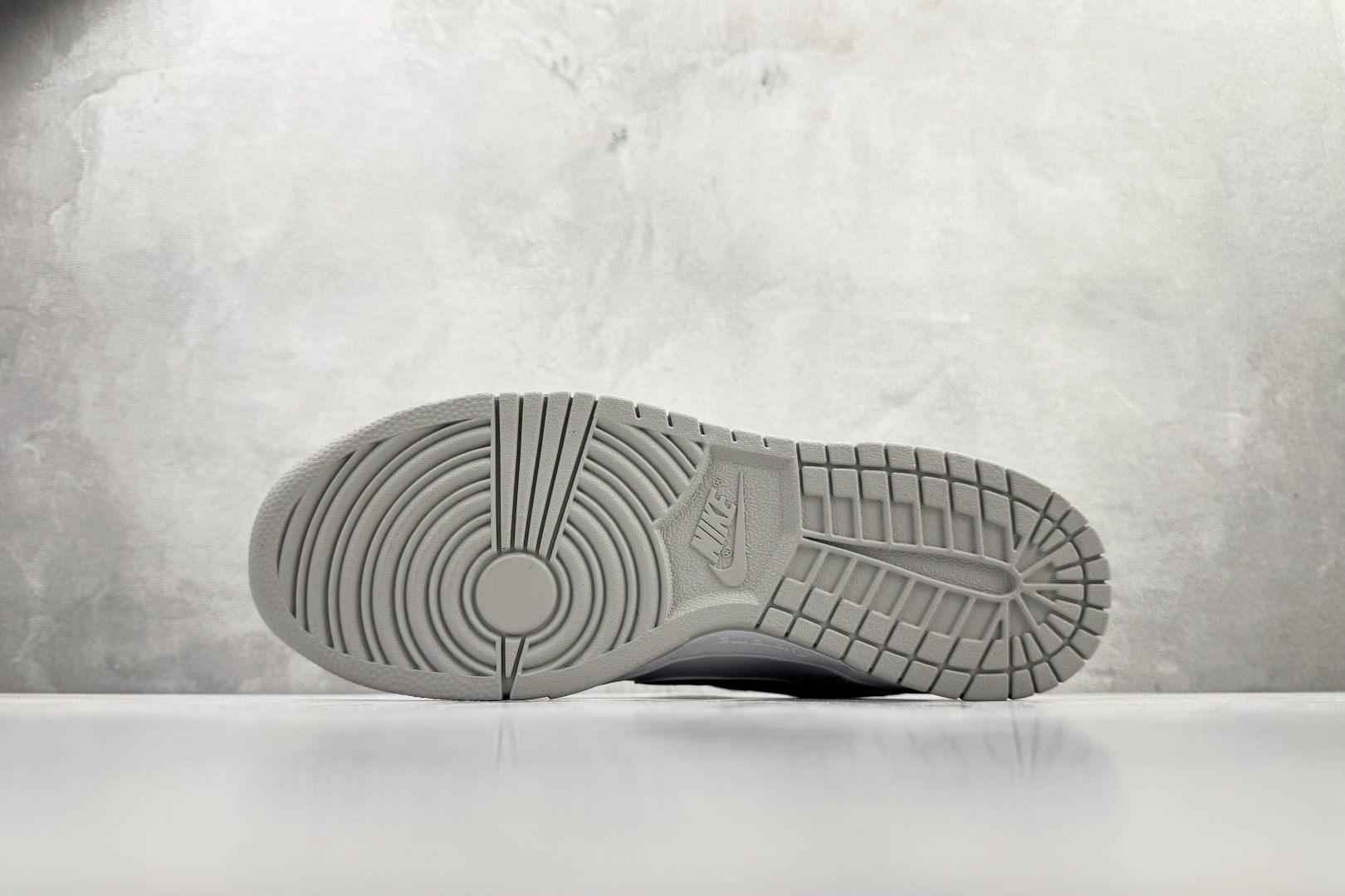 340 Nike x Supreme Dunk SB Low 白色 HQ8487-100