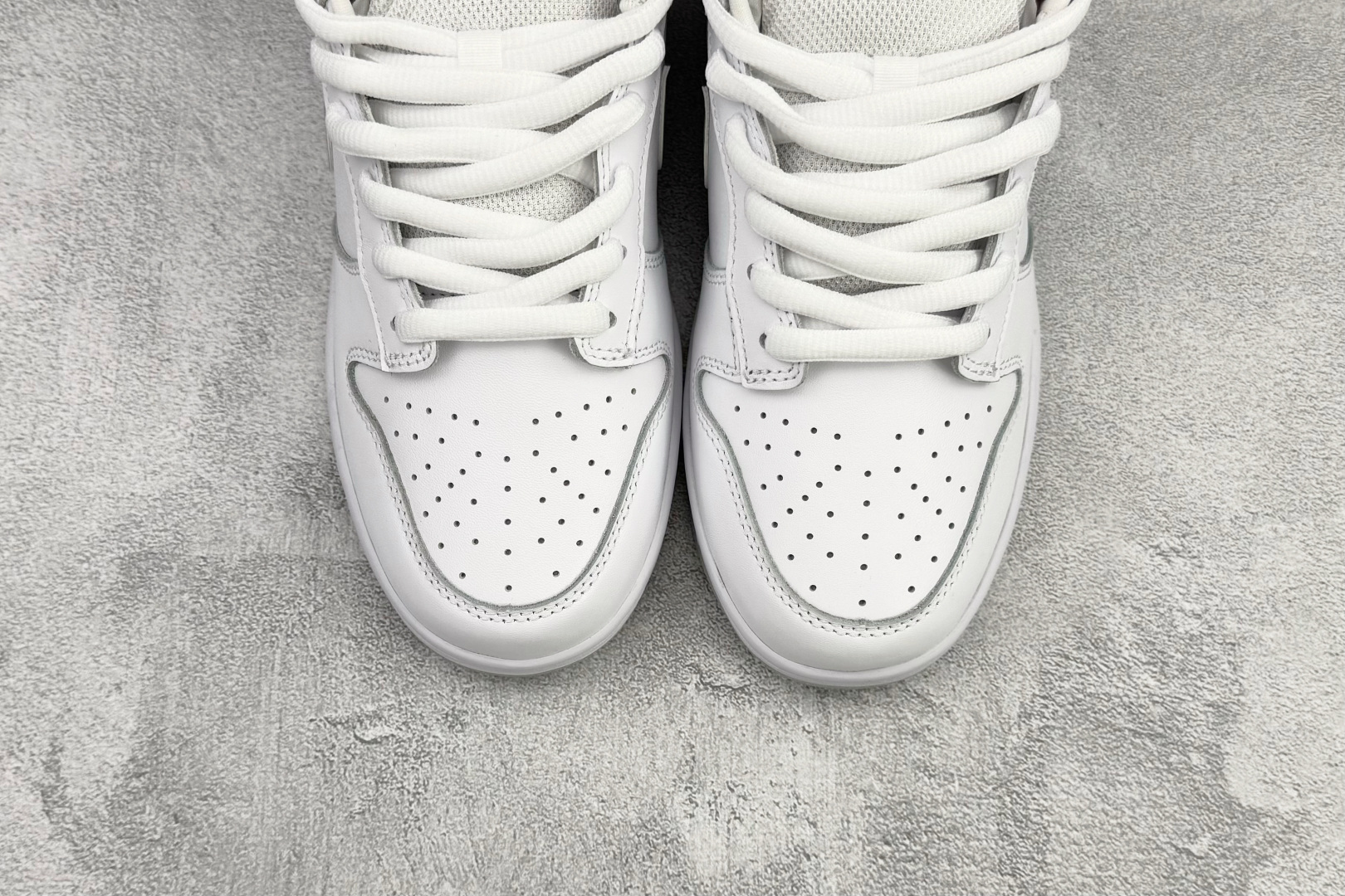 340 Nike x Supreme Dunk SB Low 白色 HQ8487-100