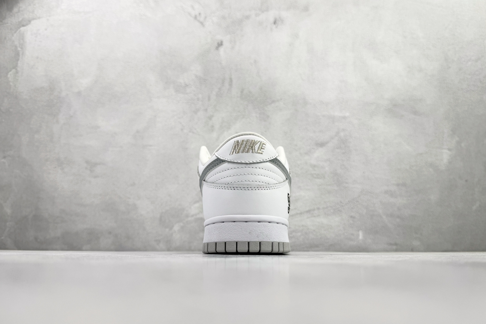 340 Nike x Supreme Dunk SB Low 白色 HQ8487-100