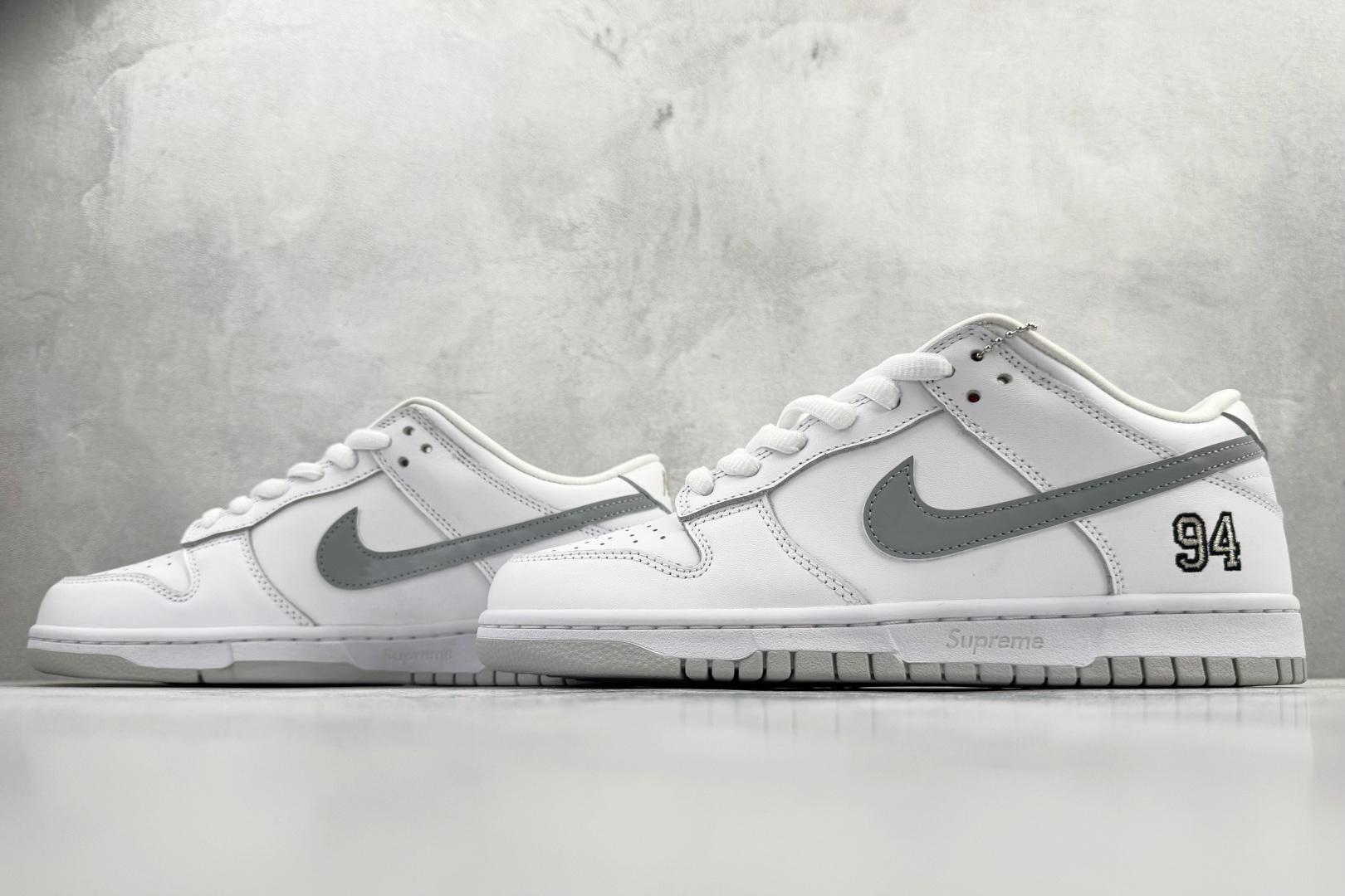 340 Nike x Supreme Dunk SB Low 白色 HQ8487-100