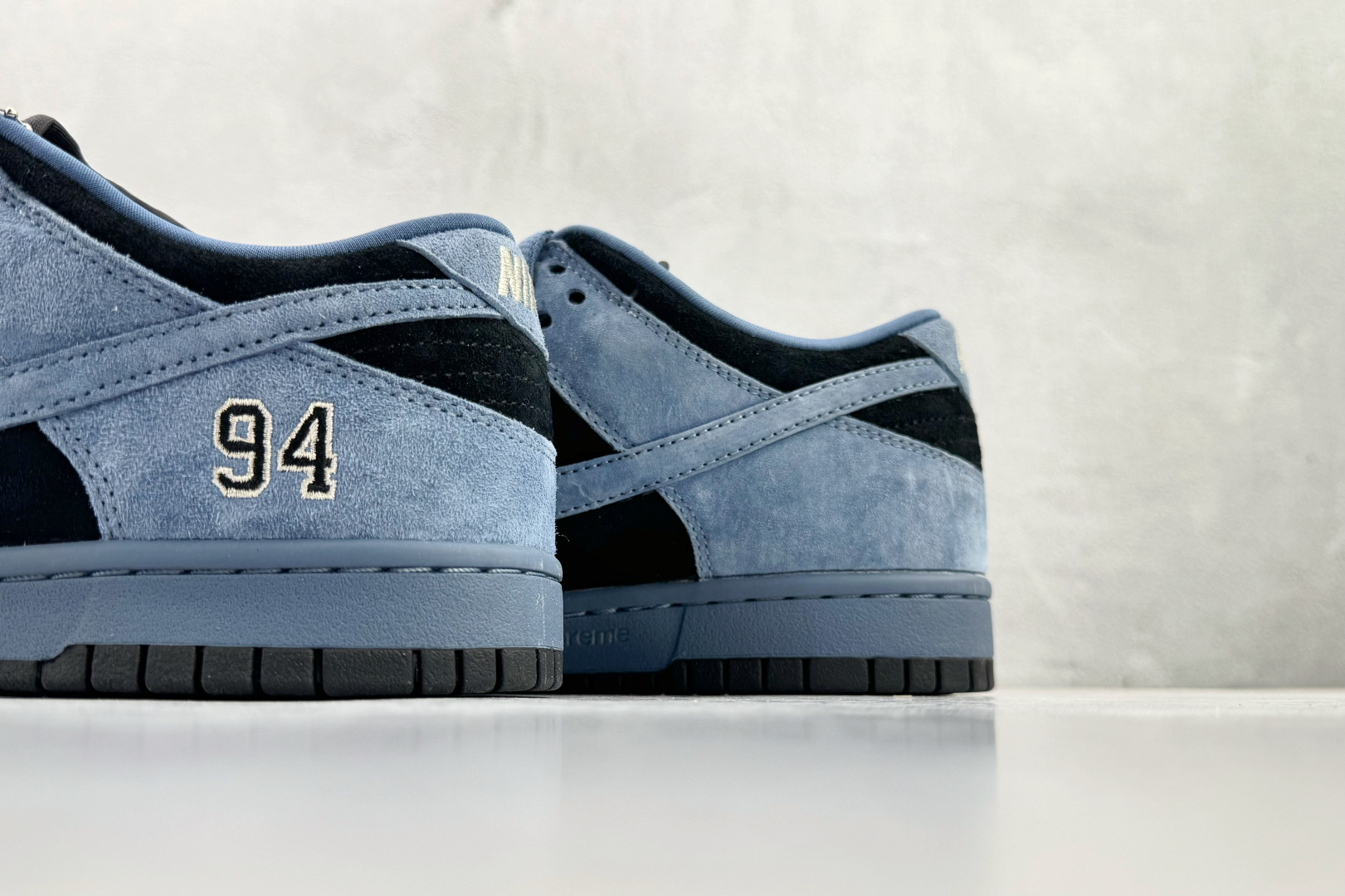 340 Nike x Supreme Dunk SB Low 米蓝 HQ8487-400