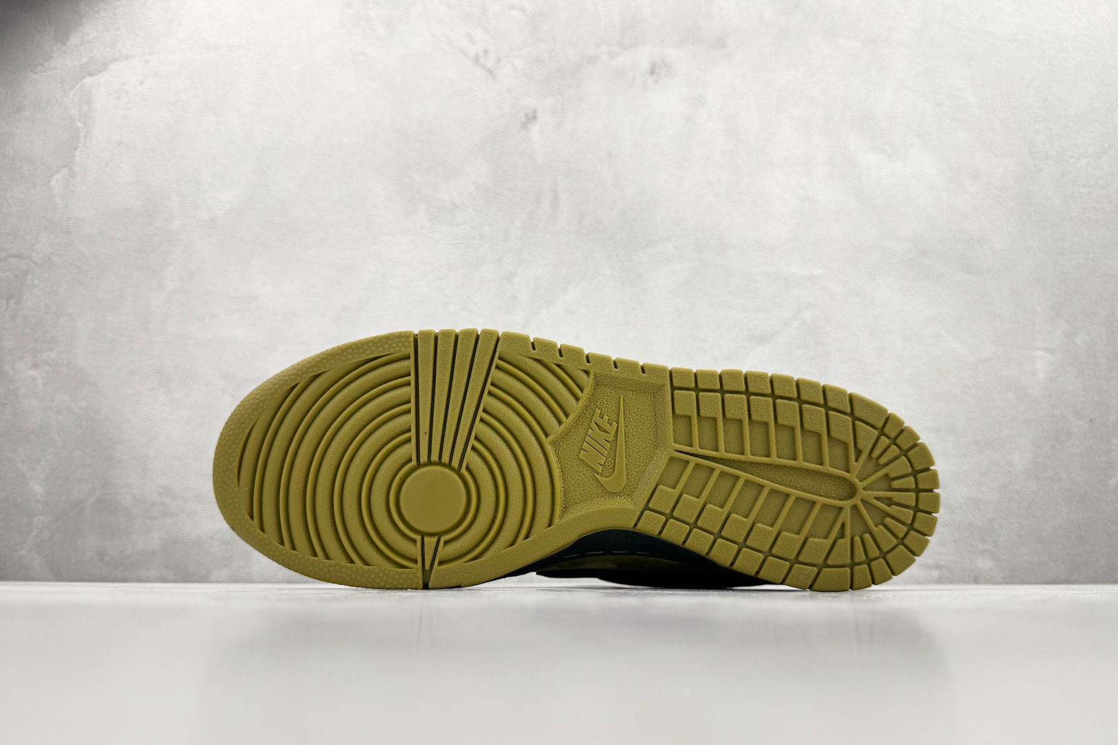 340 Nike x Supreme Dunk SB Dunk Low 黄黑 HQ8487-300