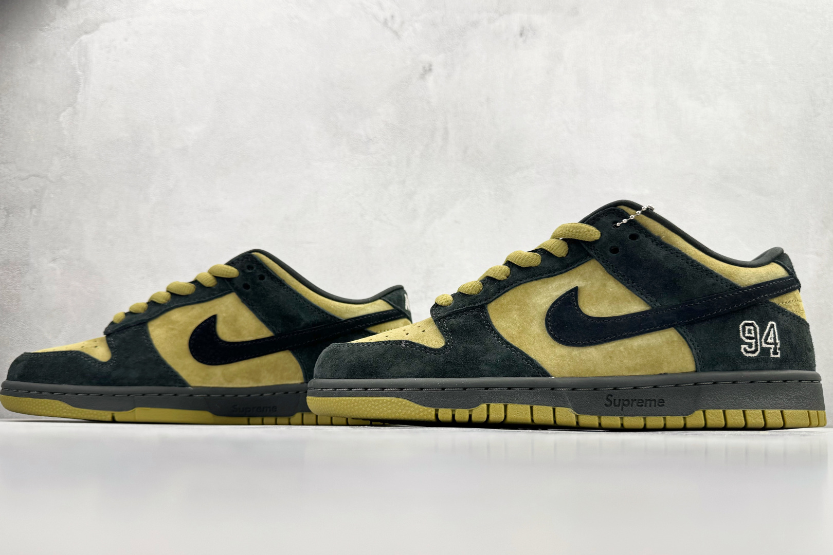 340 Nike x Supreme Dunk SB Dunk Low 黄黑 HQ8487-300