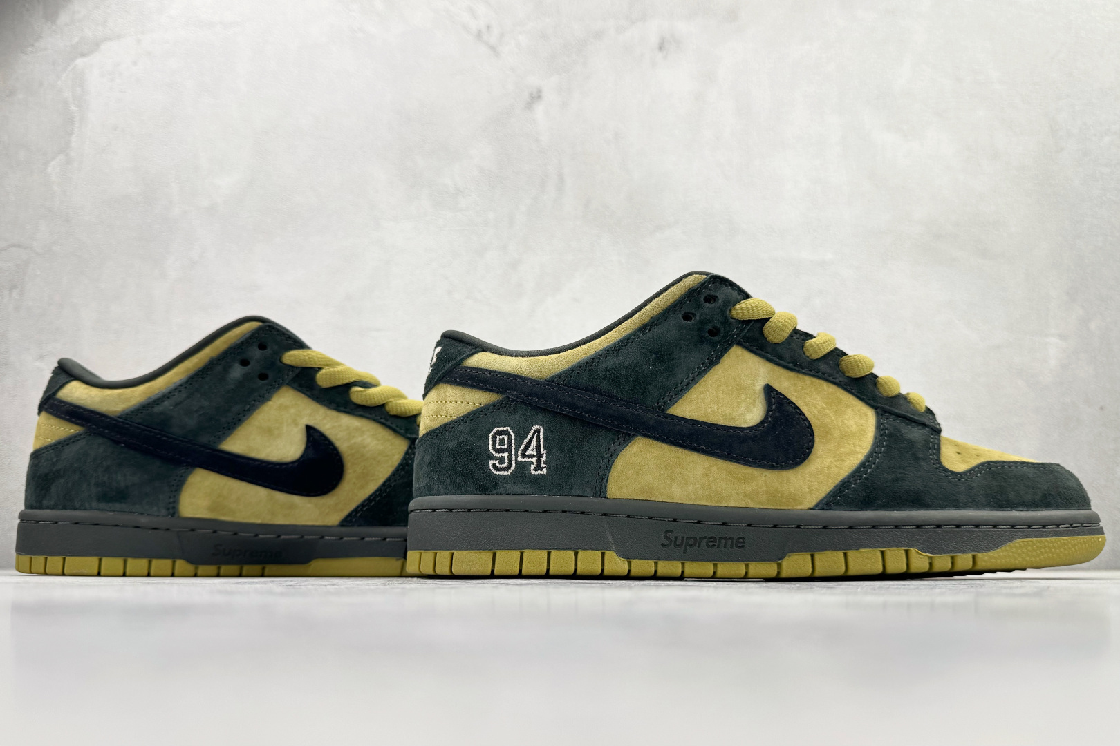 340 Nike x Supreme Dunk SB Dunk Low 黄黑 HQ8487-300