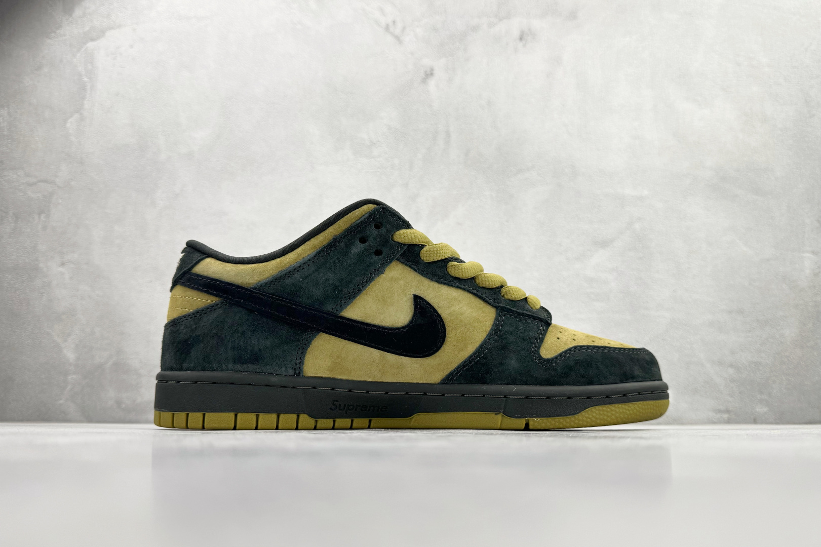 340 Nike x Supreme Dunk SB Dunk Low 黄黑 HQ8487-300