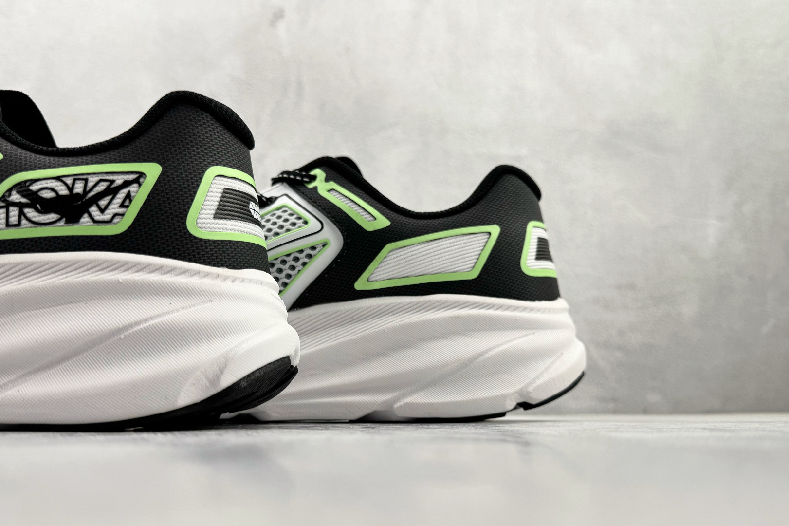 180 平台专供 HOKA ONE ONE U CliftOne9 黑白 1155370-BWHT