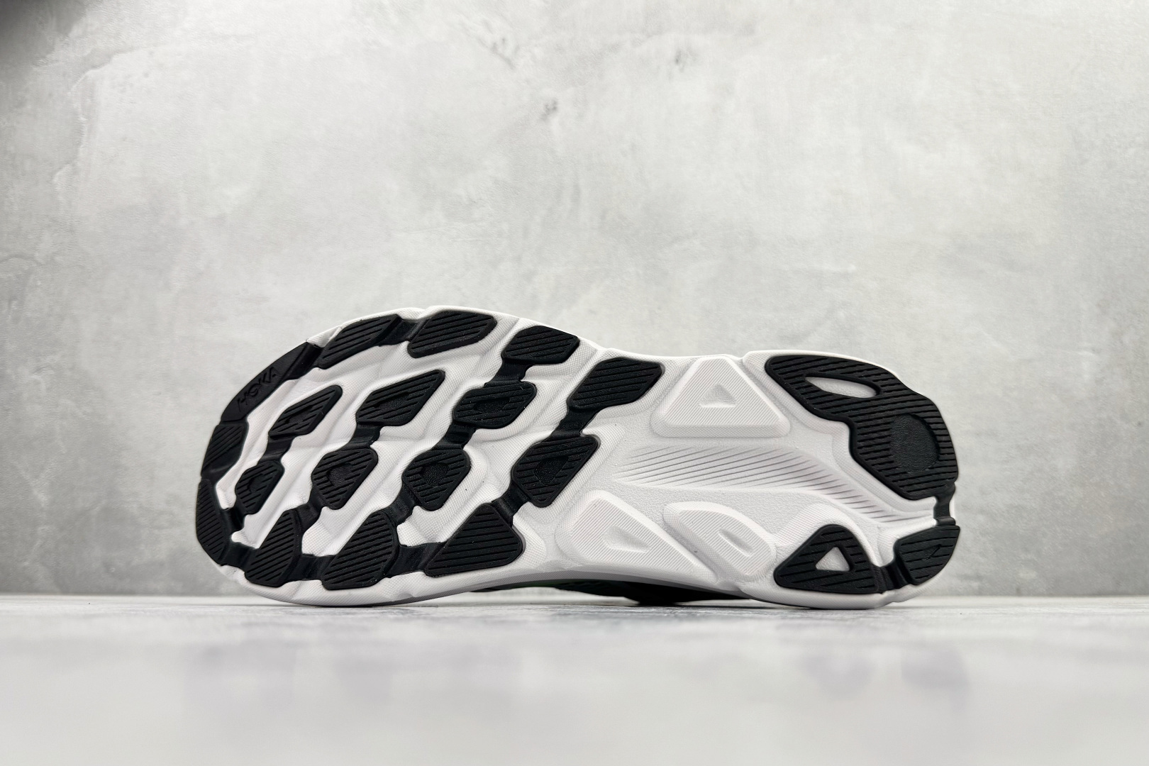 180 平台专供 HOKA ONE ONE U CliftOne9 黑白 1155370-BWHT