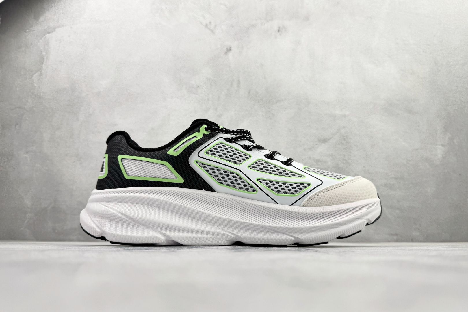 180 平台专供 HOKA ONE ONE U CliftOne9 黑白 1155370-BWHT