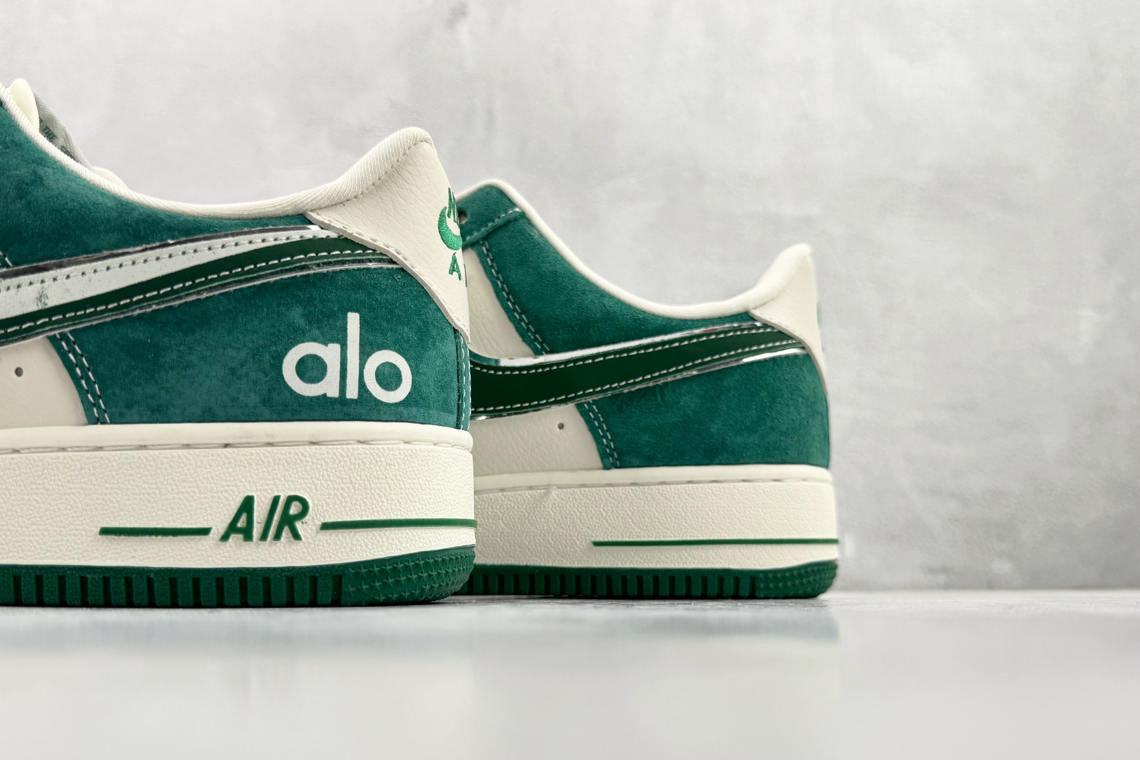 260 Nike Air Force 1'07 LX 绿色 SY1388-011