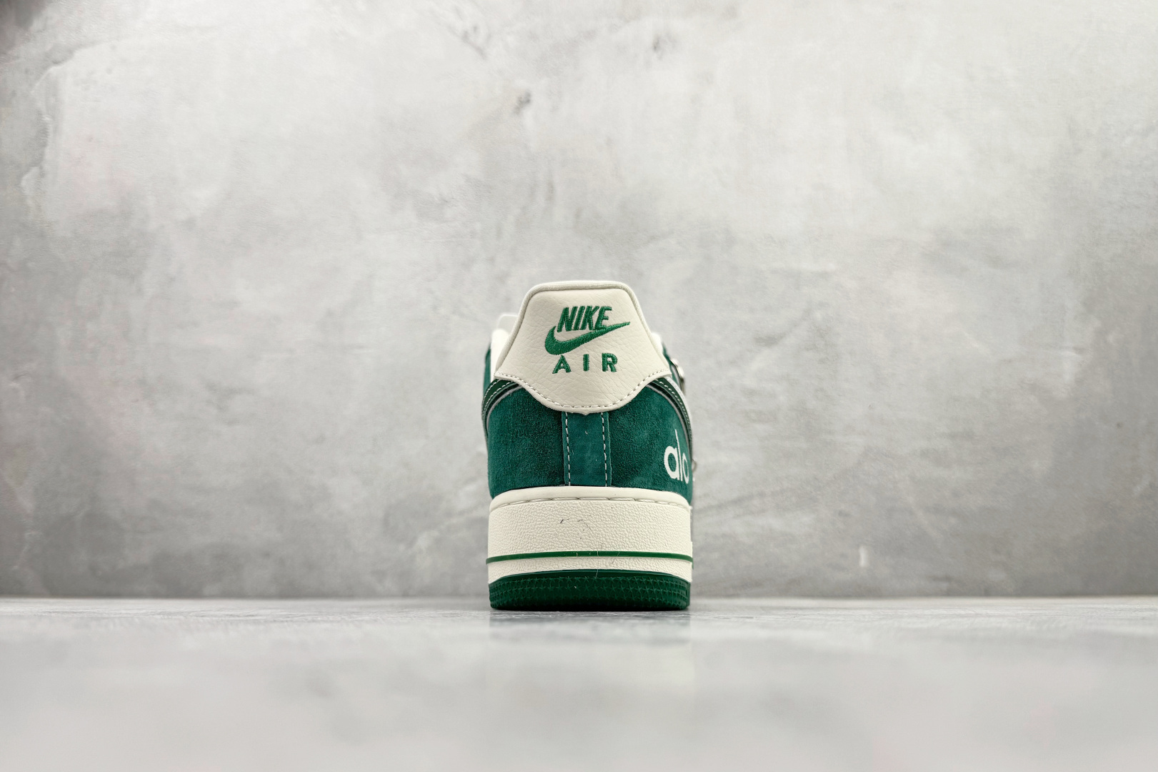 260 Nike Air Force 1'07 LX 绿色 SY1388-011