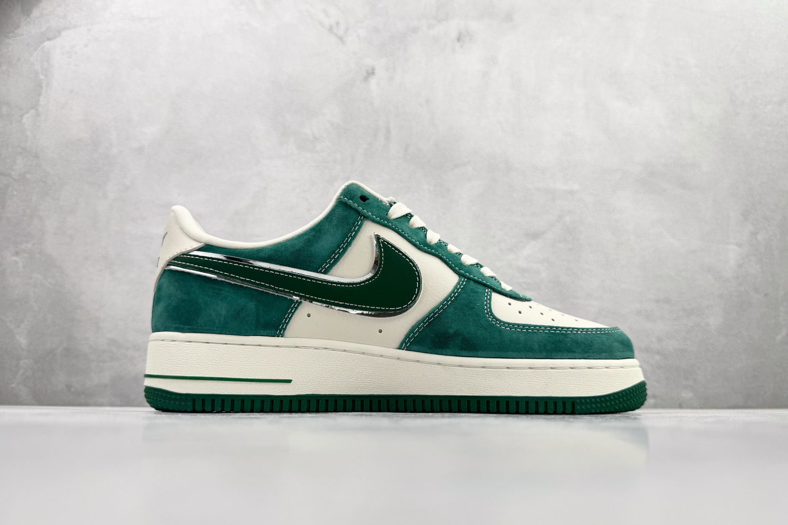 260 Nike Air Force 1'07 LX 绿色 SY1388-011