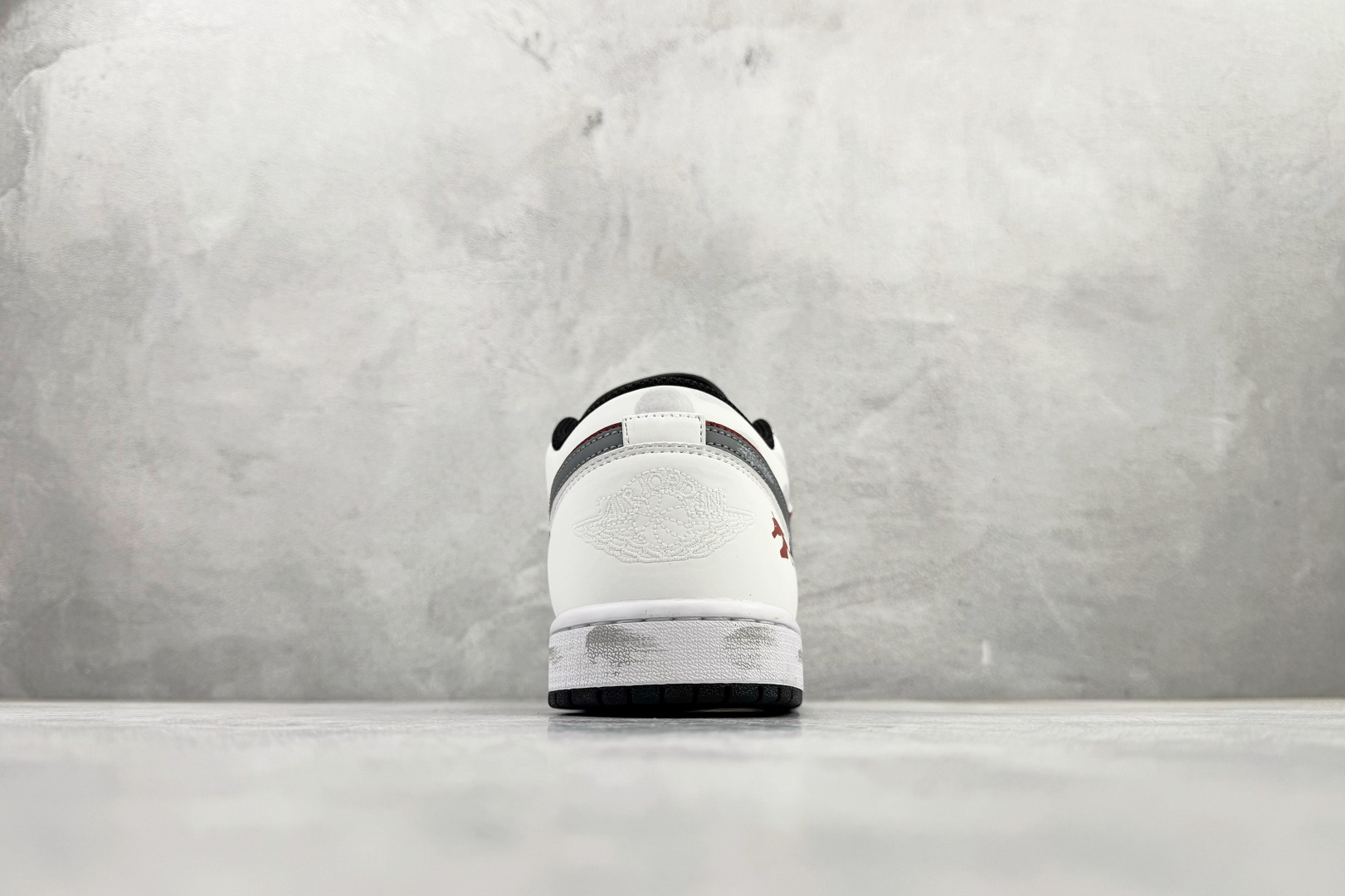 230 定制球鞋Jordan Air Jordan 1 白衣怒马 白红 5533558-132