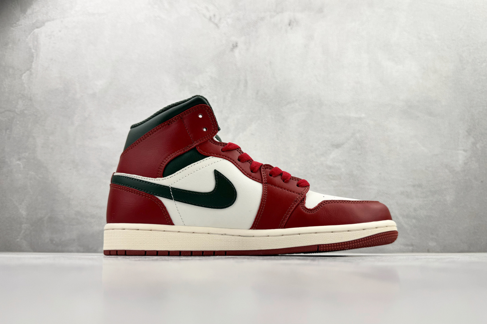 230 定制球鞋Jordan Air Jordan 1 午马之年 白红色 DQ8426-105