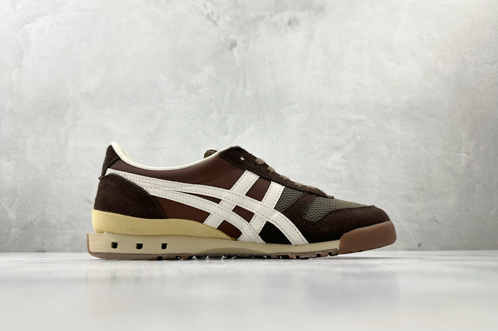 渠道特供 Onitsuka Tiger鬼塚虎 Ultimate 81 NM 棕色 1183B536-201-莆田鞋,莆田鞋货源,高仿鞋,高仿鞋货源,安福档口,莆田高仿鞋,莆田鞋批发,高仿鞋批发,莆田高仿运动鞋,高仿运动鞋,莆田运动鞋 渠道特供 Onitsuka Tiger鬼塚虎 Ultimate 81 NM 棕色 1183B536-201