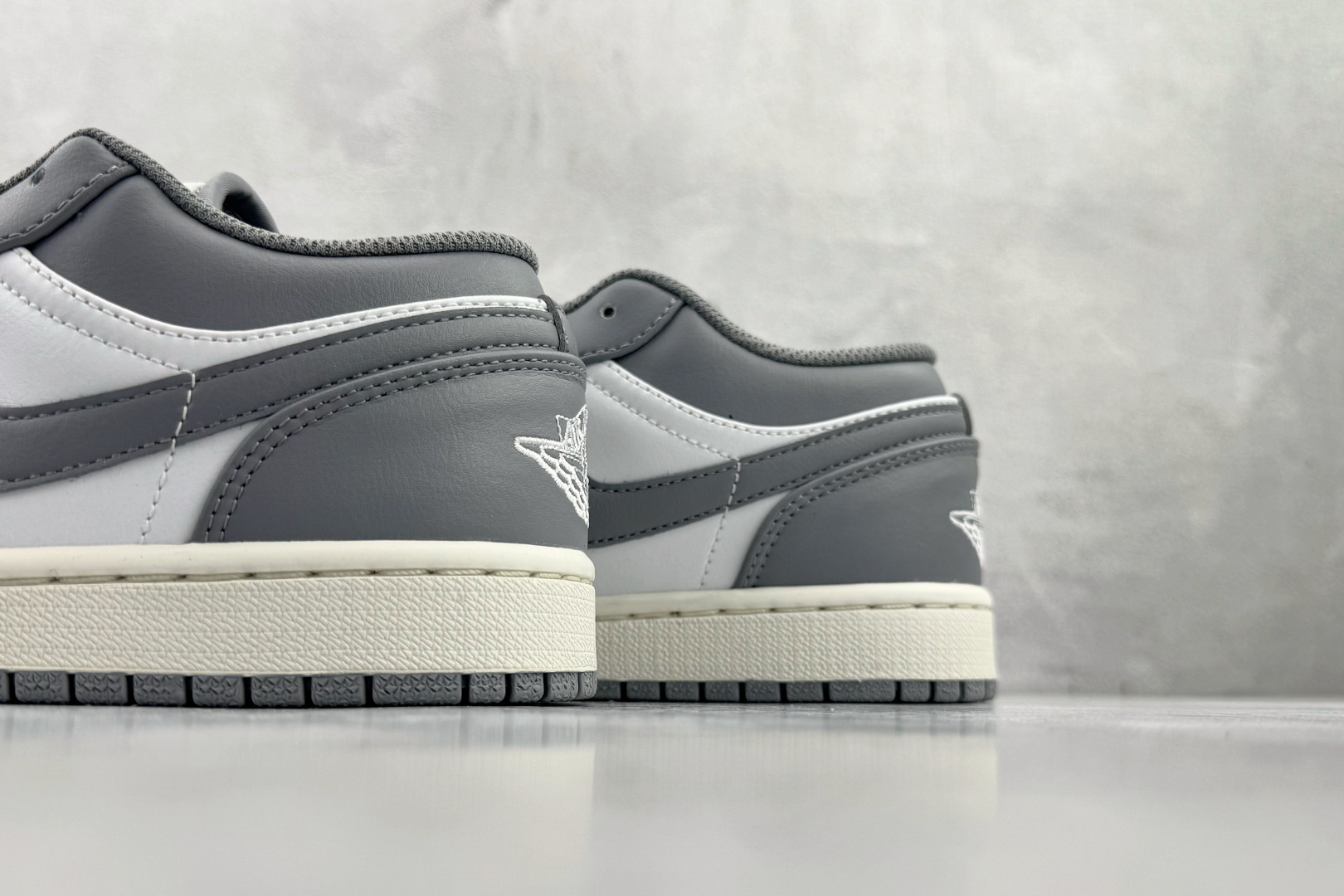 Jordan Air Jordan 1 Low 灰白 553558-053