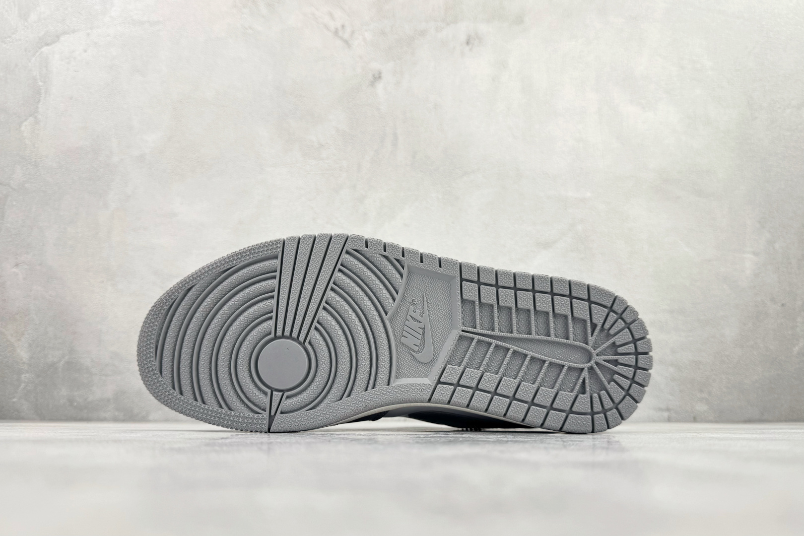 Jordan Air Jordan 1 Low 灰白 553558-053