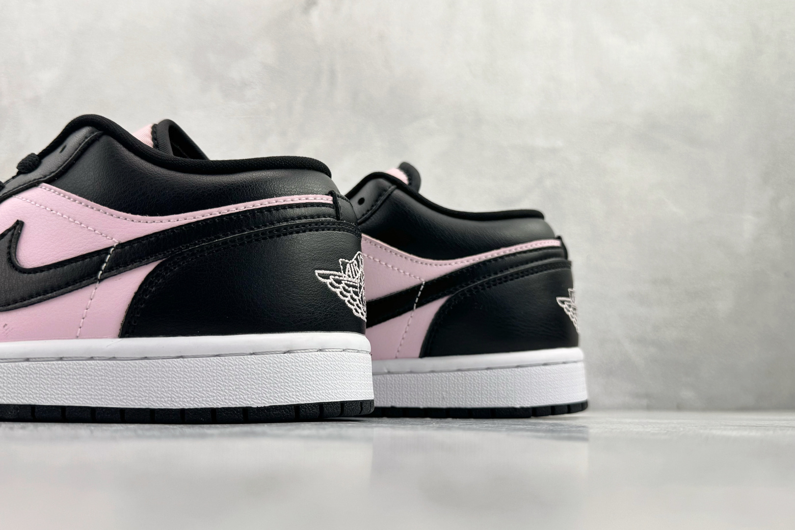 综合版 Jordan Air Jordan 1 黑粉 IO3394-663