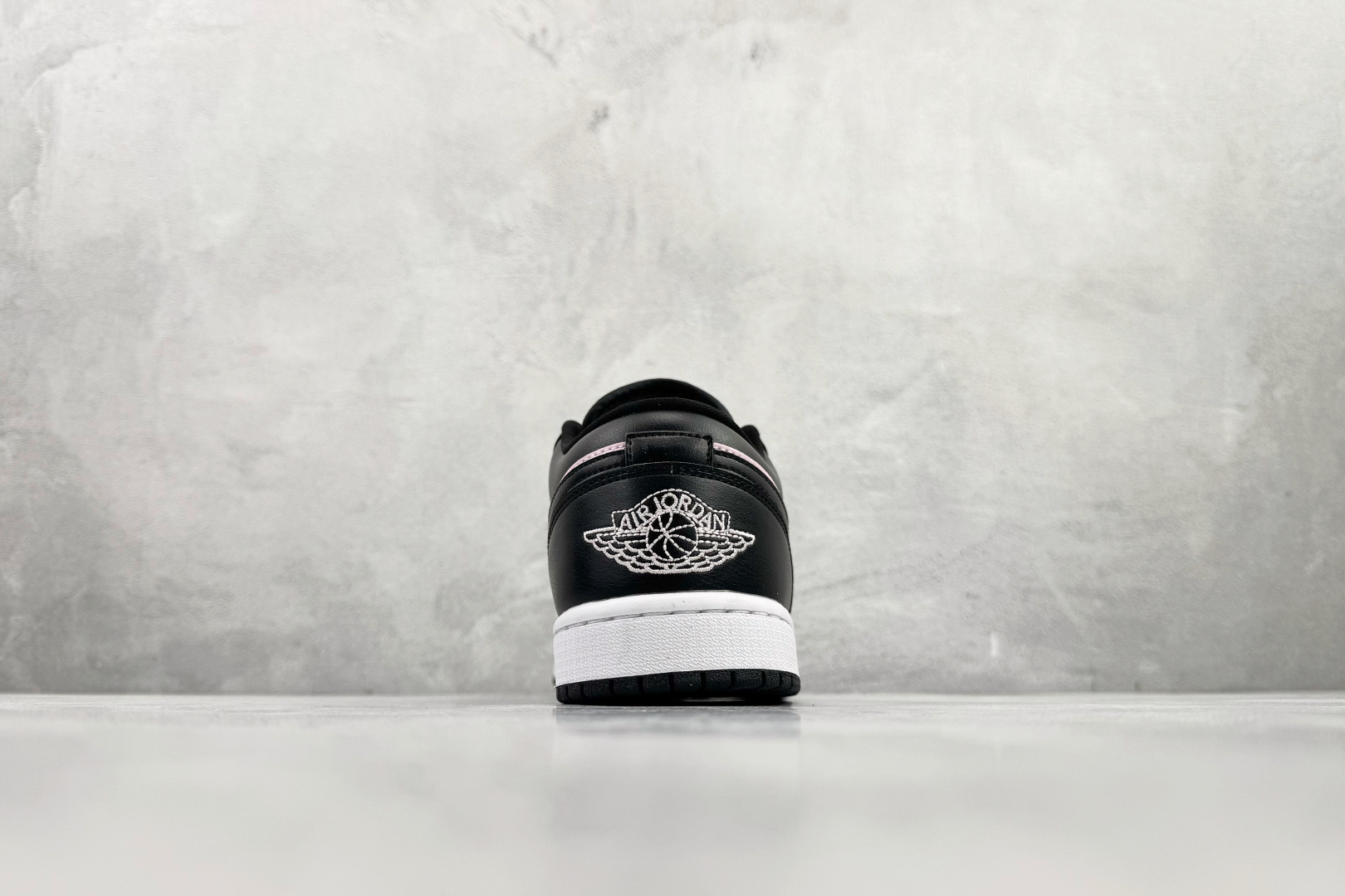 综合版 Jordan Air Jordan 1 黑粉 IO3394-663